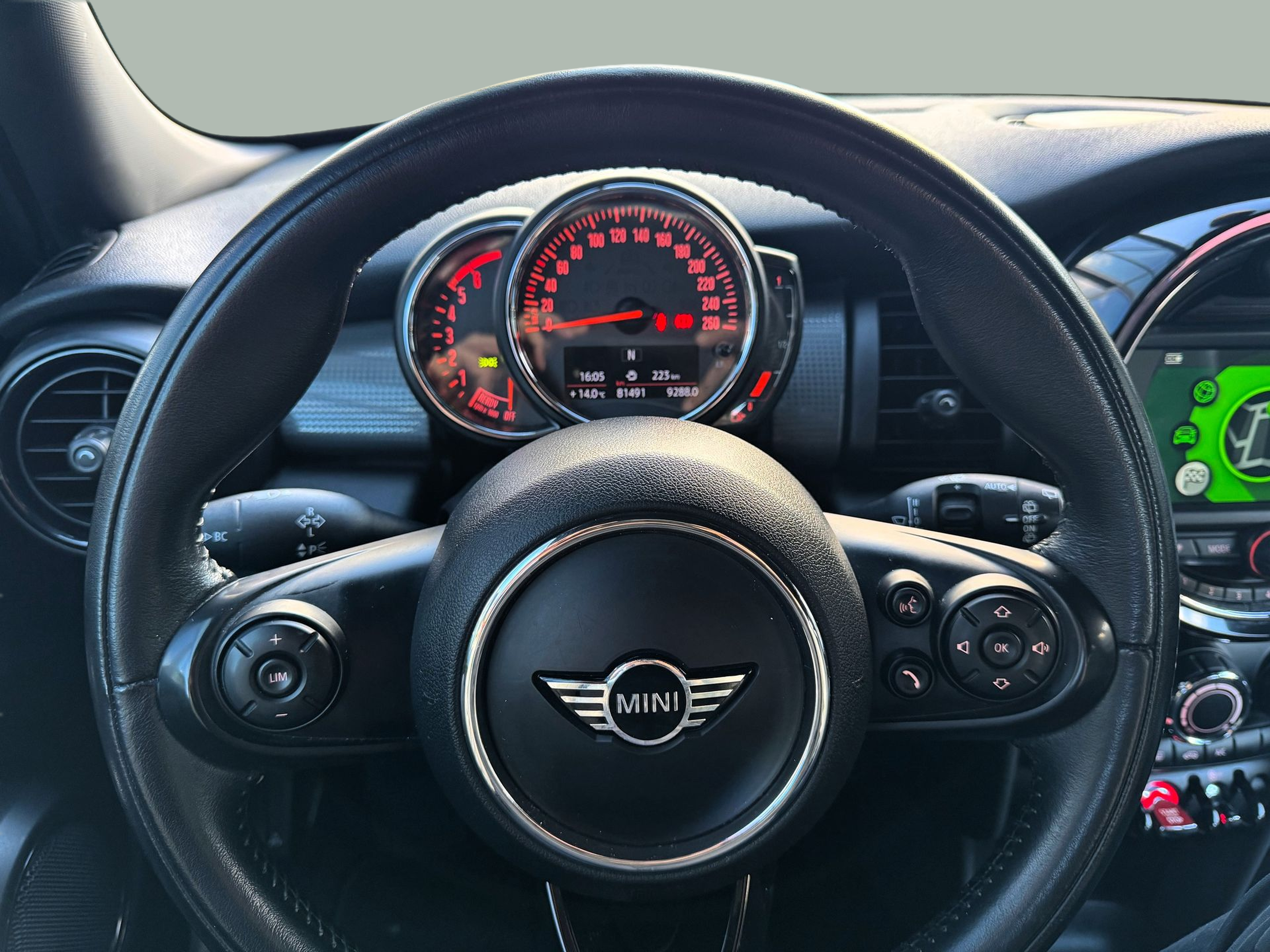 fotoG 12 del MINI MINI 5 Portas Cooper D 85 kW (116 CV) 116cv Diesel de 2018 em Oeiras
