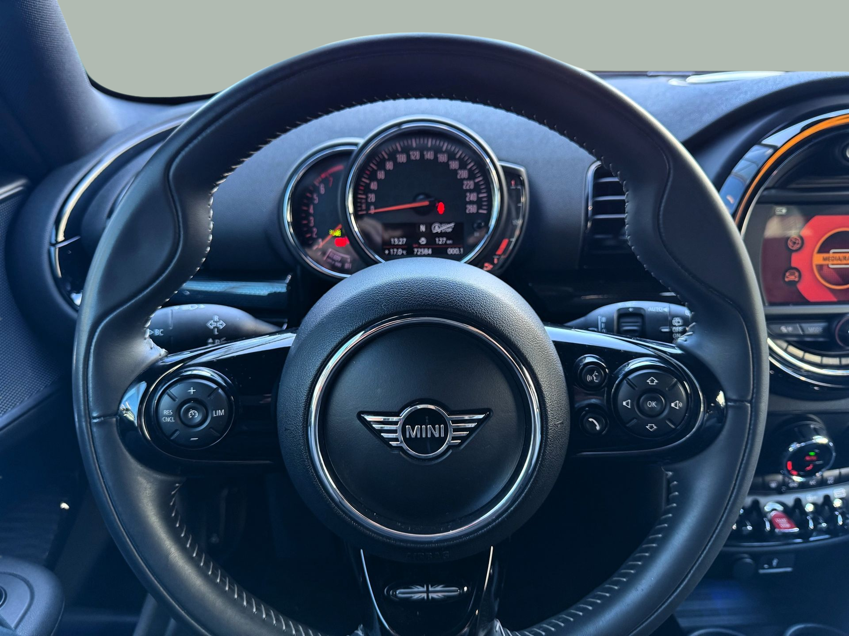 fotoG 12 del MINI MINI Clubman Cooper 100 kW (136 CV) 136cv Gasolina de 2018 em Oeiras