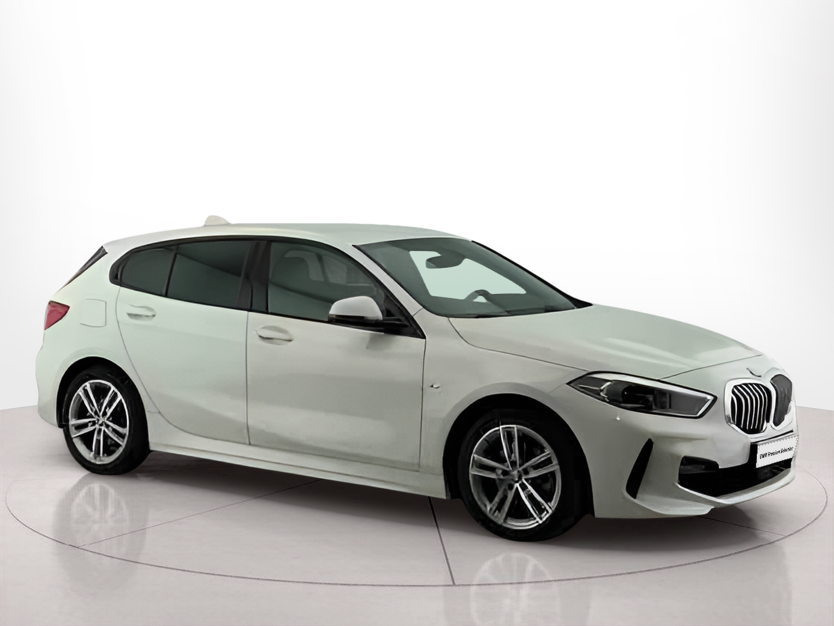 BMW Série 1 116d color Blanco. Año 2023. 85KW(116CV). Diesel. En concesionario Santogal Carnaxide de Oeiras