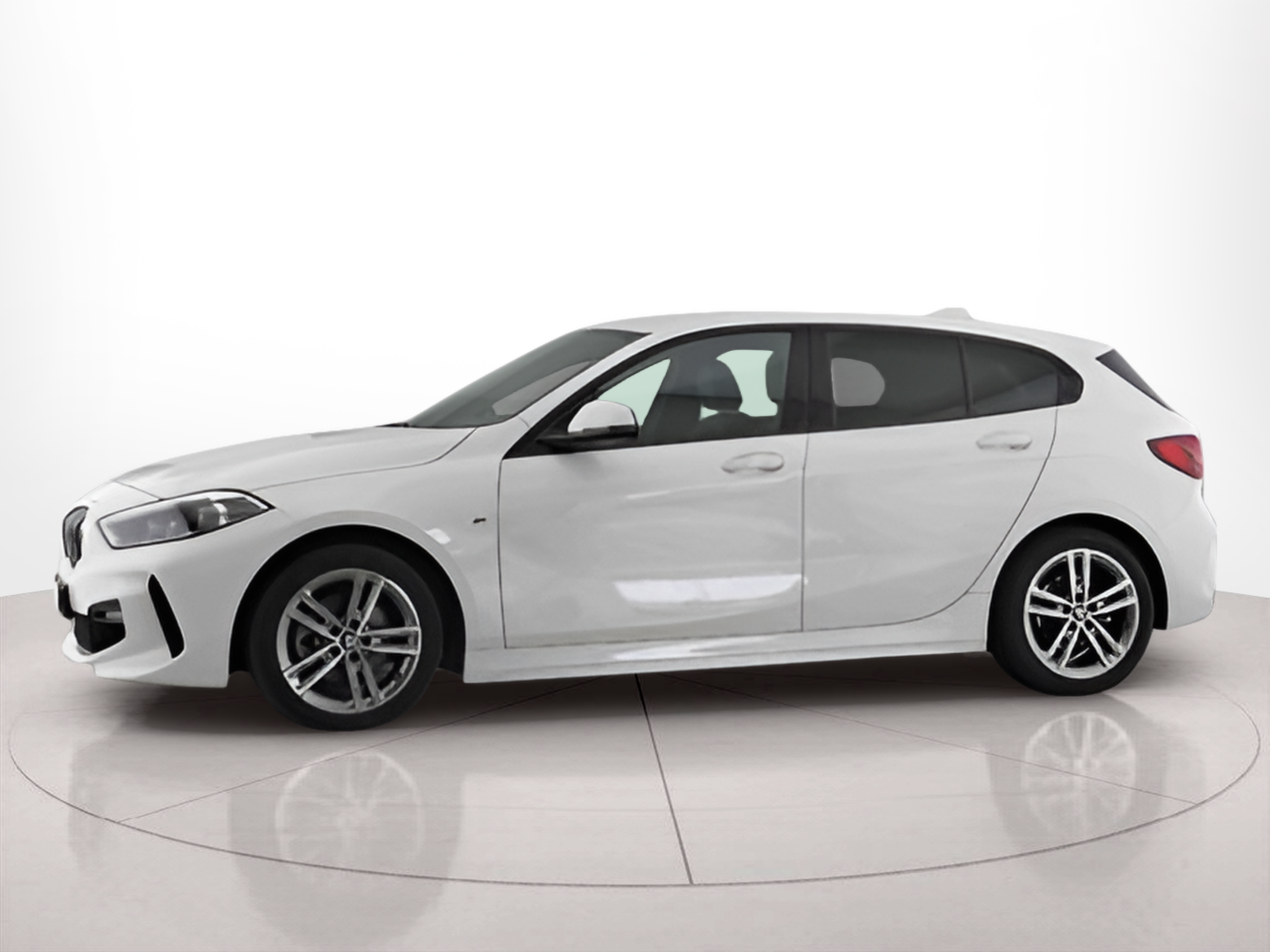 Fotos de BMW Série 1 116d color Blanco. Año 2023. 85KW(116CV). Diesel. En concesionario Santogal Carnaxide de Oeiras