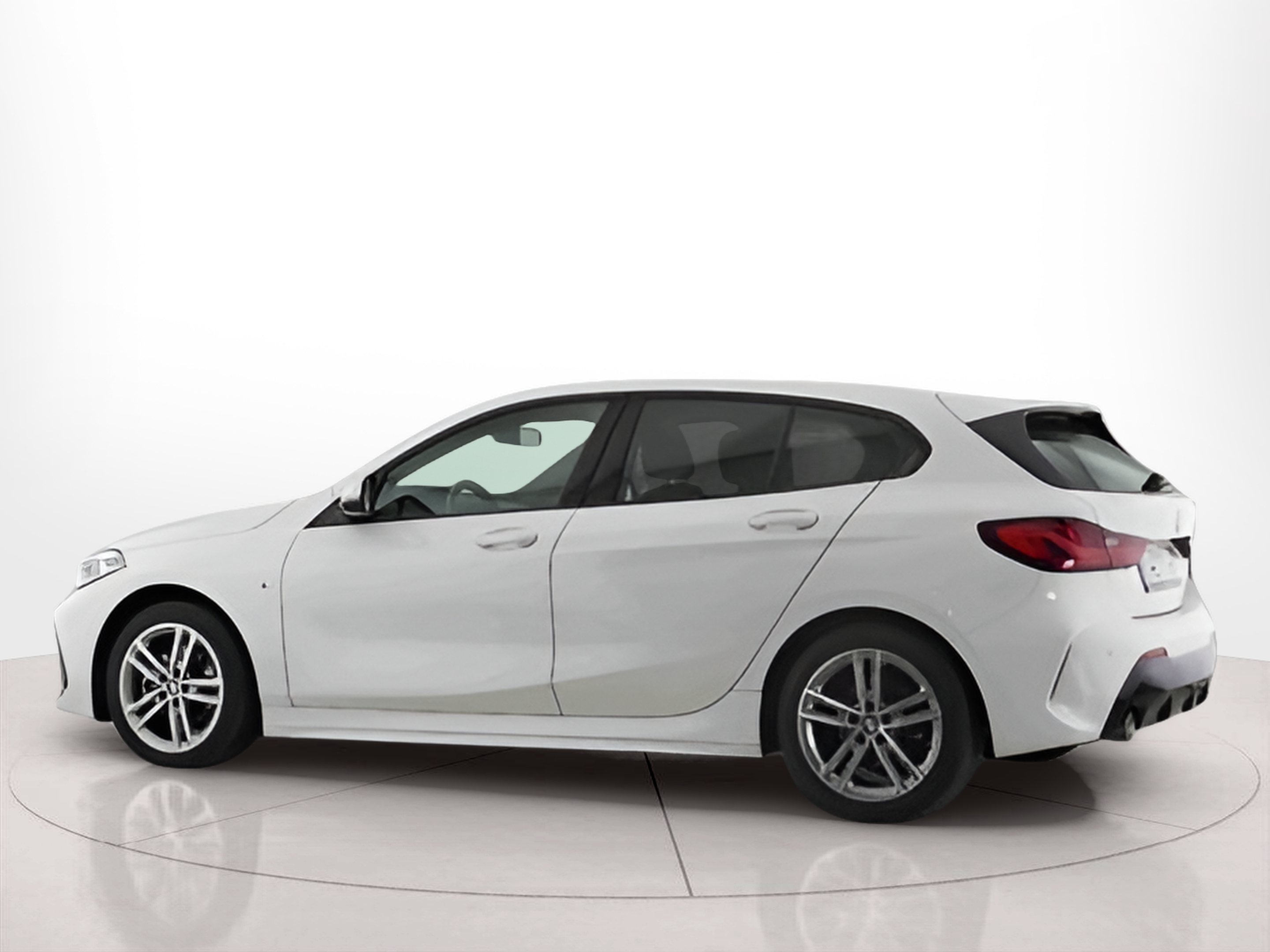 BMW Série 1 116d color Blanco. Año 2023. 85KW(116CV). Diesel. En concesionario Santogal Carnaxide de Oeiras