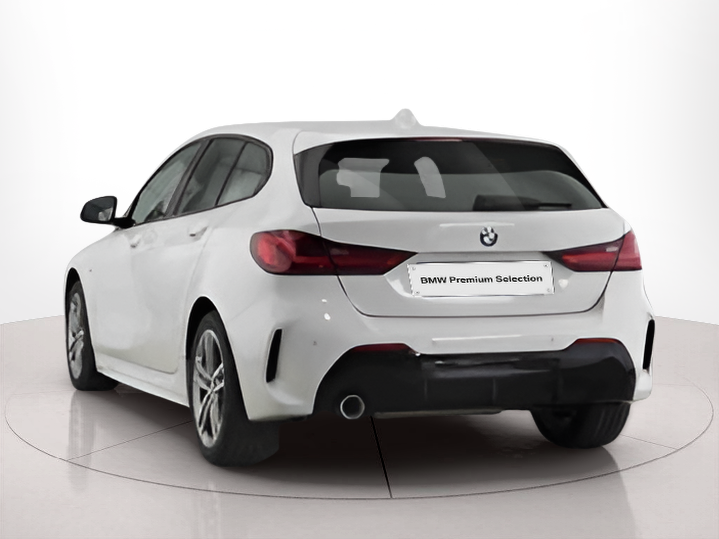 BMW Série 1 116d color Blanco. Año 2023. 85KW(116CV). Diesel. En concesionario Santogal Carnaxide de Oeiras