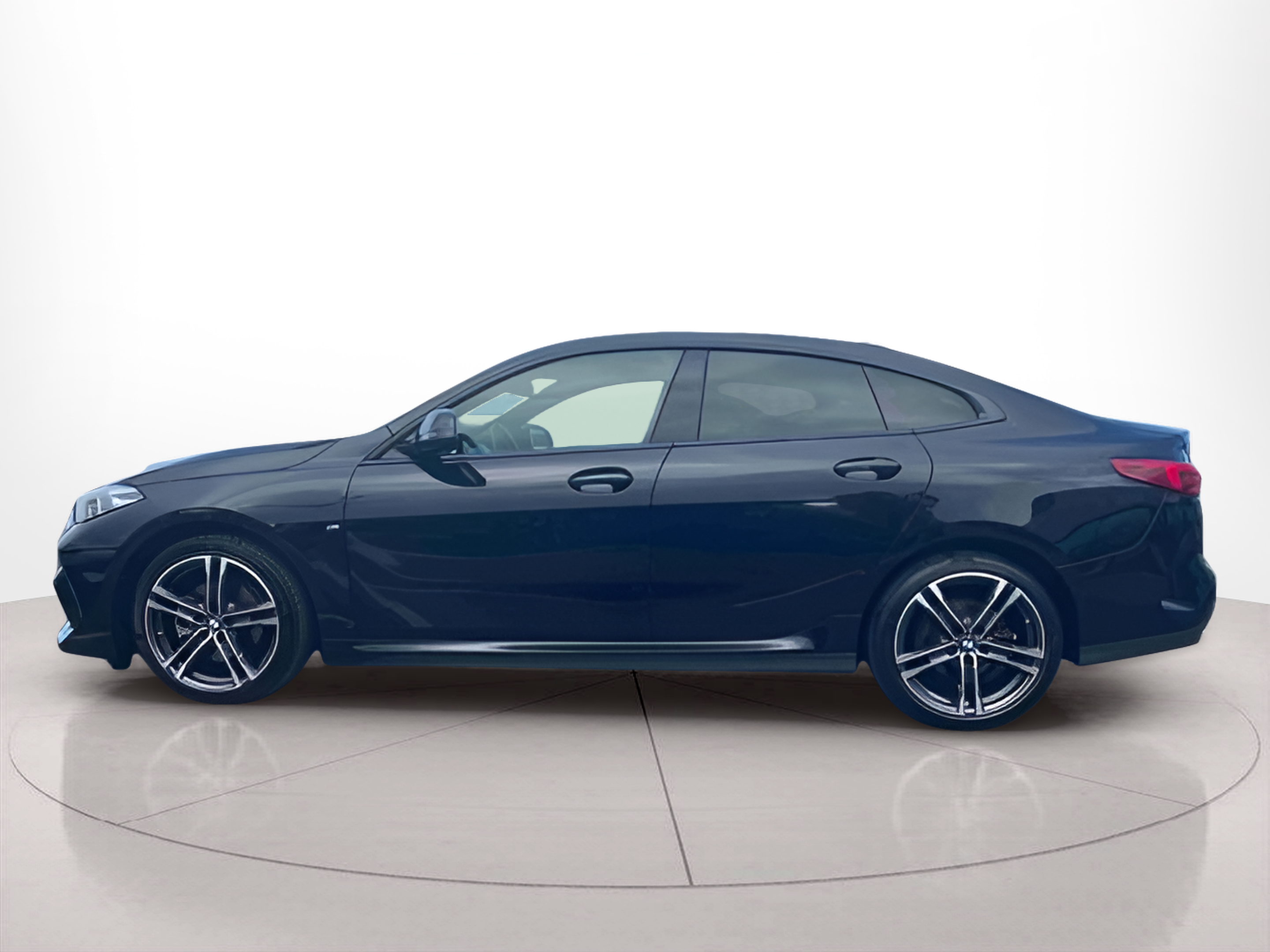 Fotos de BMW Série 2 216d Gran Coupe color Negro. Año 2023. 85KW(116CV). Diesel. En concesionario Santogal Seixal de Seixal