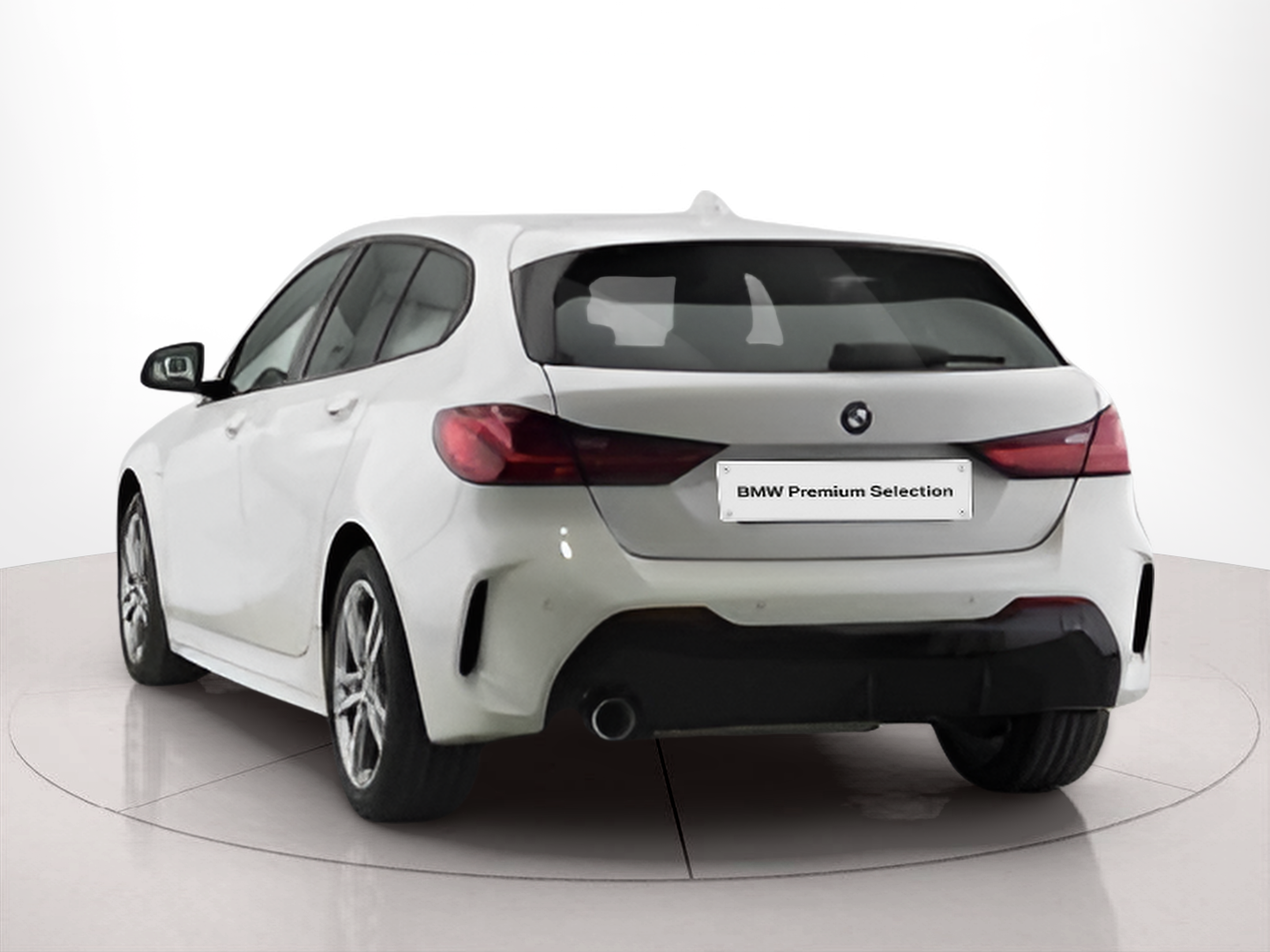 BMW Série 1 116d color Blanco. Año 2023. 85KW(116CV). Diesel. En concesionario Santogal Seixal de Seixal