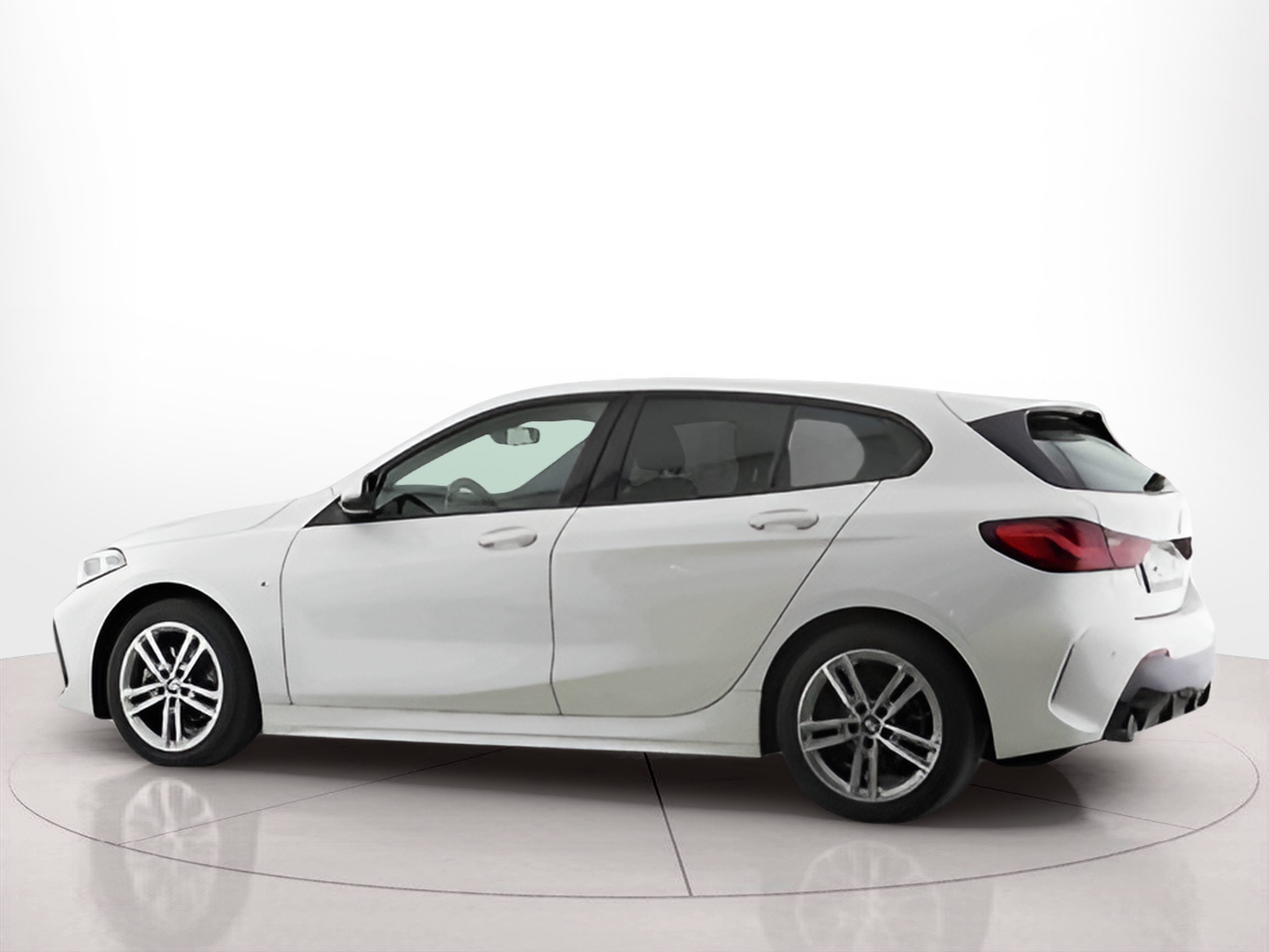 Fotos de BMW Série 1 116d color Blanco. Año 2023. 85KW(116CV). Diesel. En concesionario Santogal Seixal de Seixal
