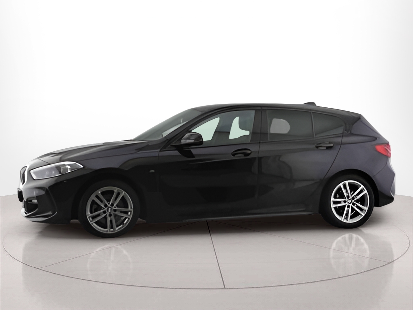 Fotos de BMW Série 1 116d color Negro. Año 2023. 85KW(116CV). Diesel. En concesionario Santogal Oeiras de Oeiras