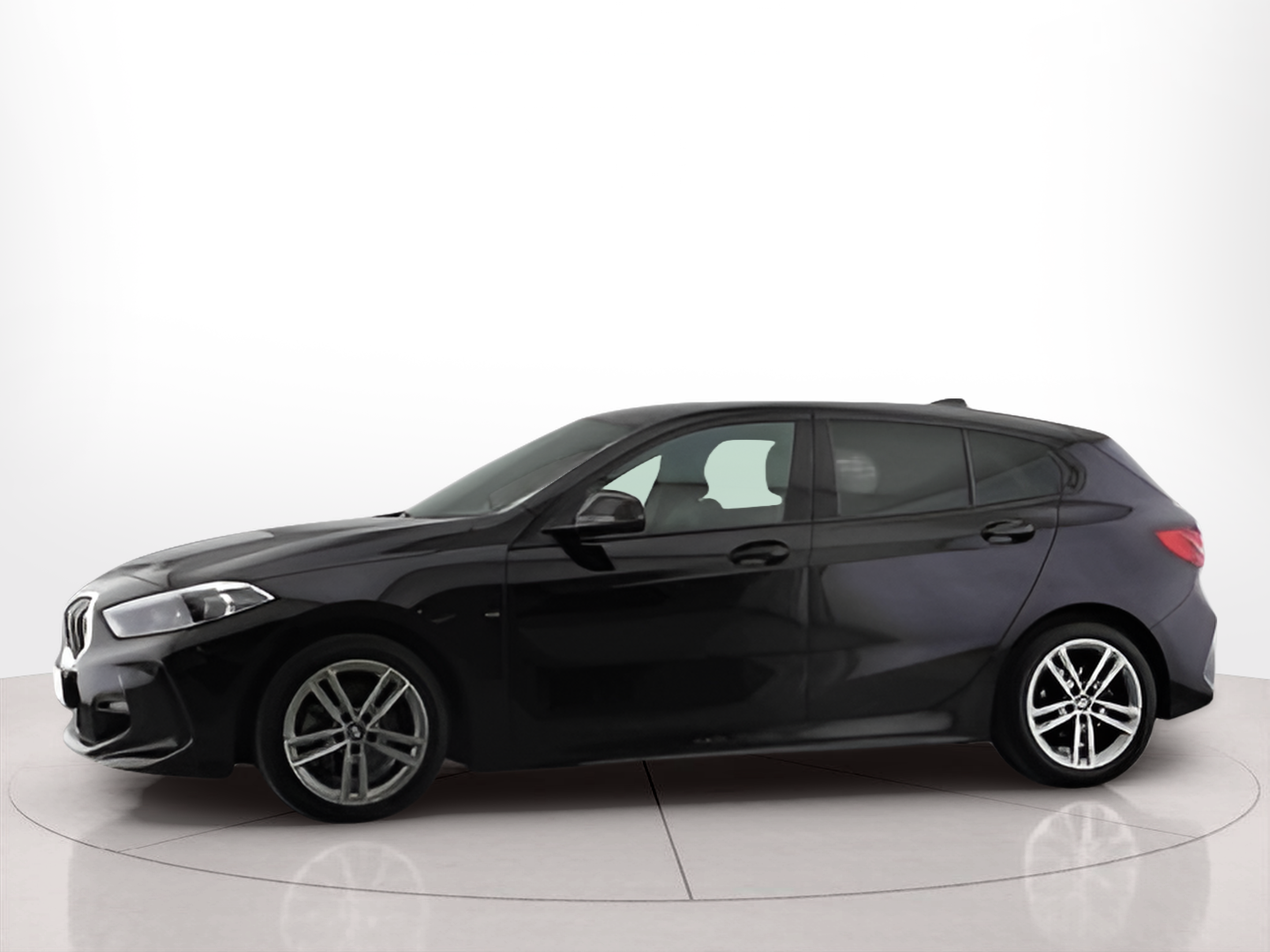 Fotos de BMW Série 1 116d color Negro. Año 2023. 85KW(116CV). Diesel. En concesionario Santogal Setúbal de Setúbal