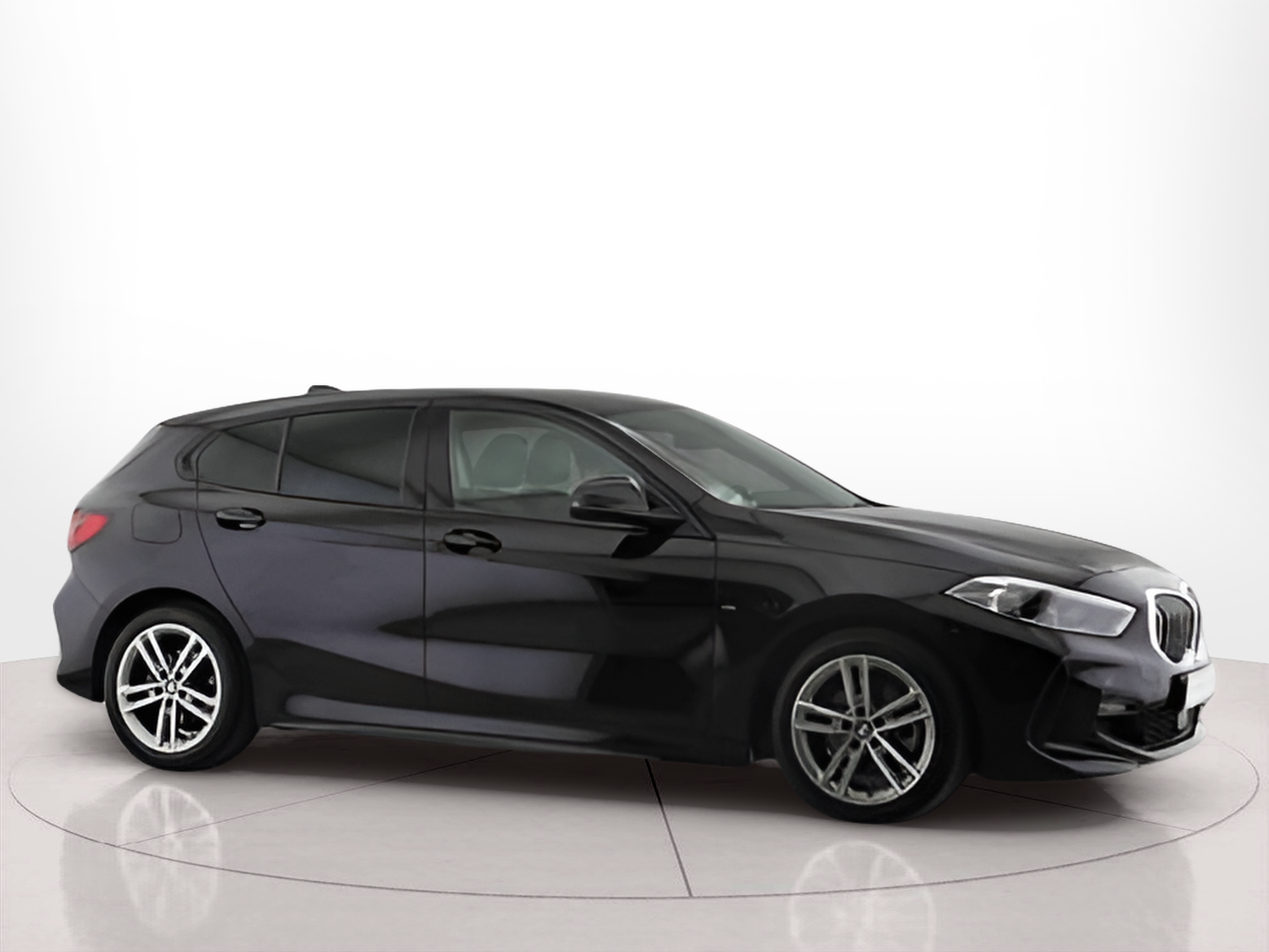 BMW Série 1 116d color Negro. Año 2023. 85KW(116CV). Diesel. En concesionario Santogal Setúbal de Setúbal
