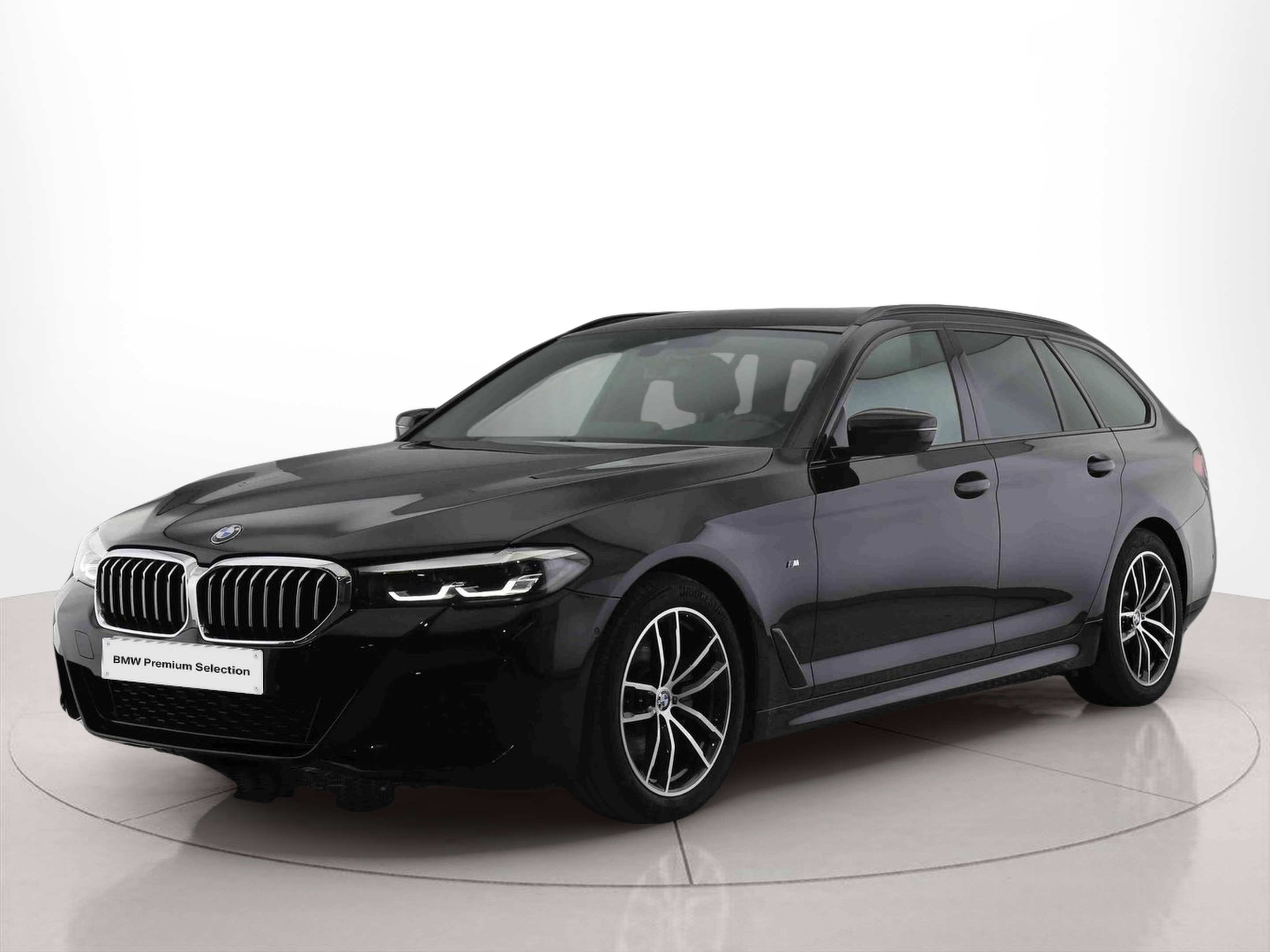 Fotos de BMW Série 5 520d Touring color Negro. Año 2023. 140KW(190CV). Diesel. En concesionario Santogal Setúbal de Setúbal