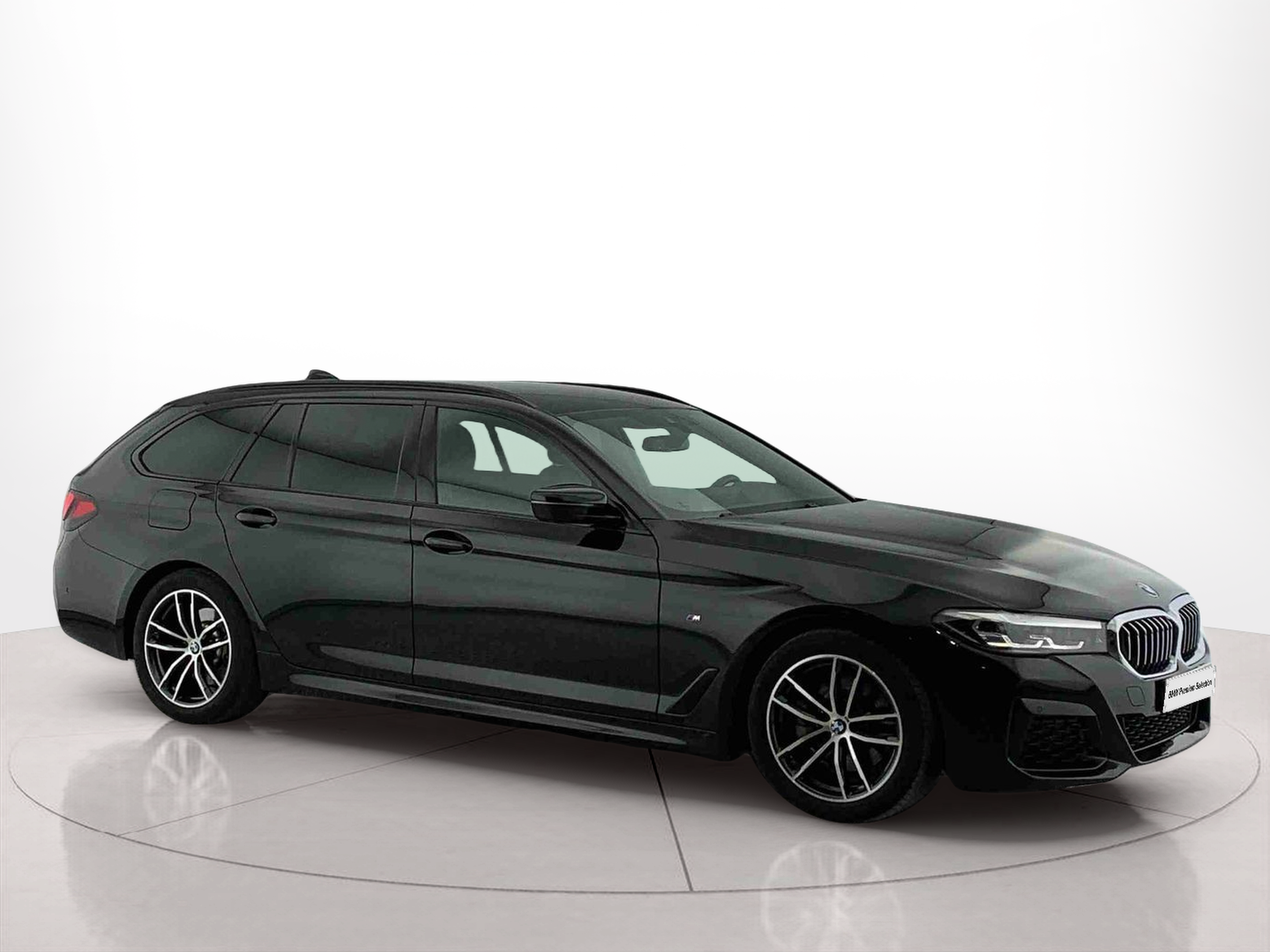 BMW Série 5 520d Touring color Negro. Año 2023. 140KW(190CV). Diesel. En concesionario Santogal Setúbal de Setúbal
