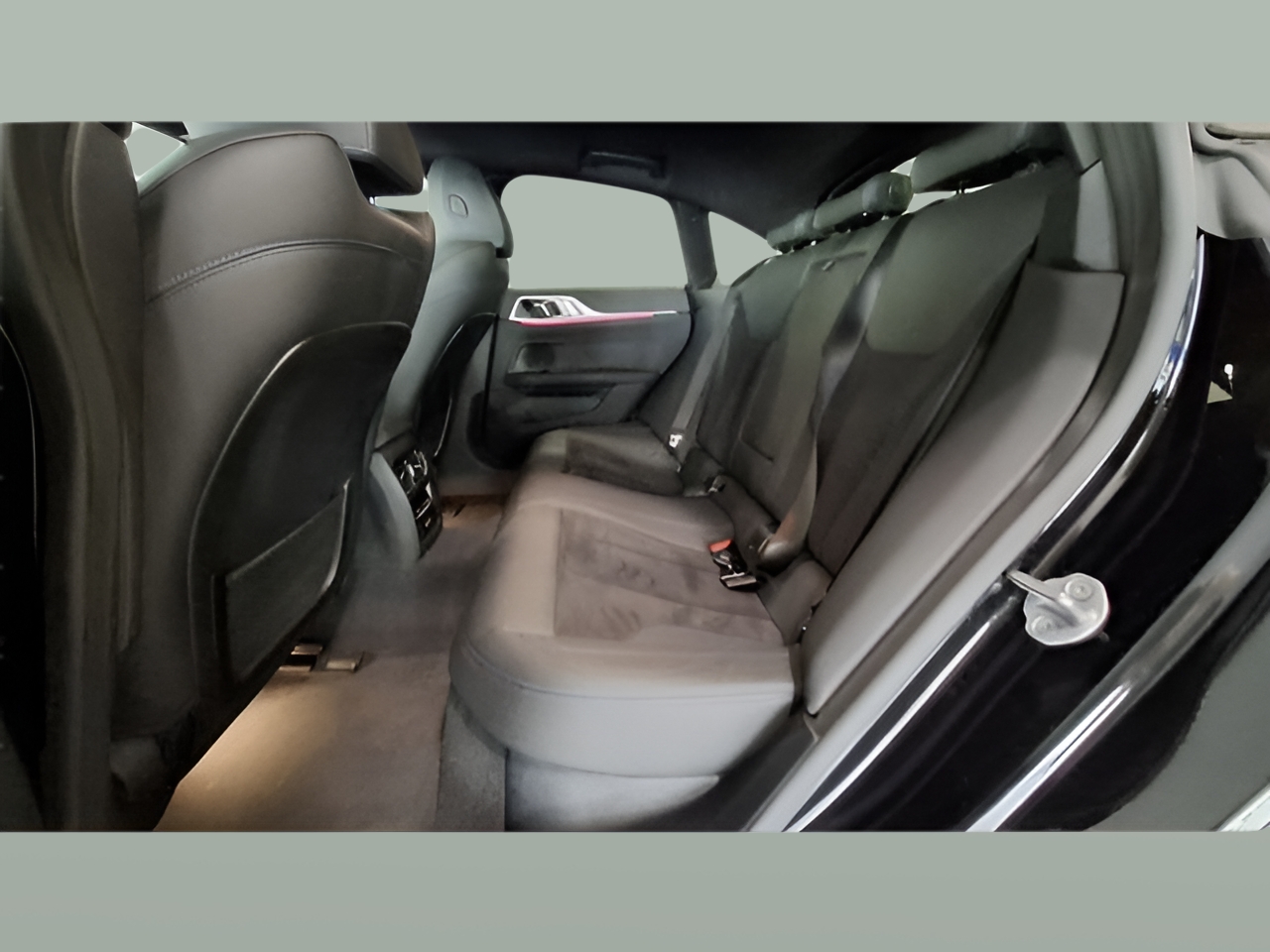 BMW i4 i4 eDrive40 color Negro. Año 2023. 250KW(340CV). Elétrico. En concesionario Santogal Carnaxide de Oeiras