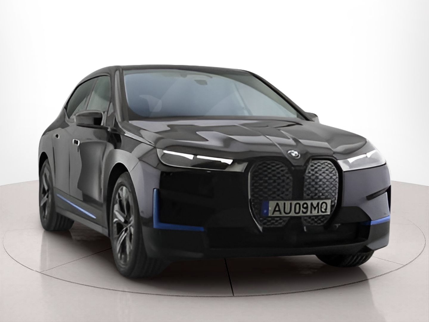 BMW iX xDrive40 color Negro. Año 2022. 240KW(326CV). Elétrico. En concesionario Santogal Carnaxide de Oeiras