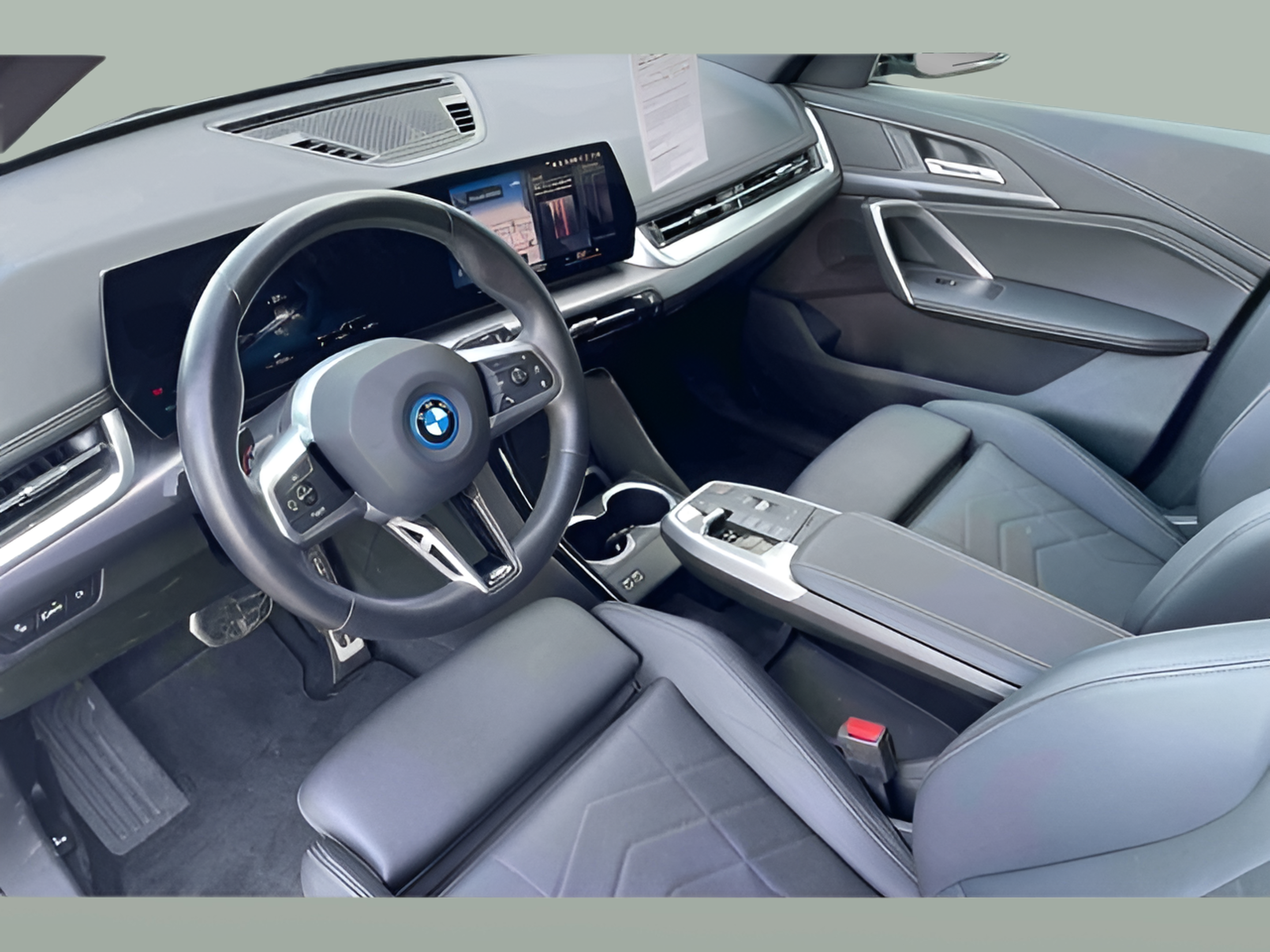 BMW iX1 xDrive30 color Negro. Año 2023. 230KW(313CV). Elétrico. En concesionario Santogal Carnaxide de Oeiras