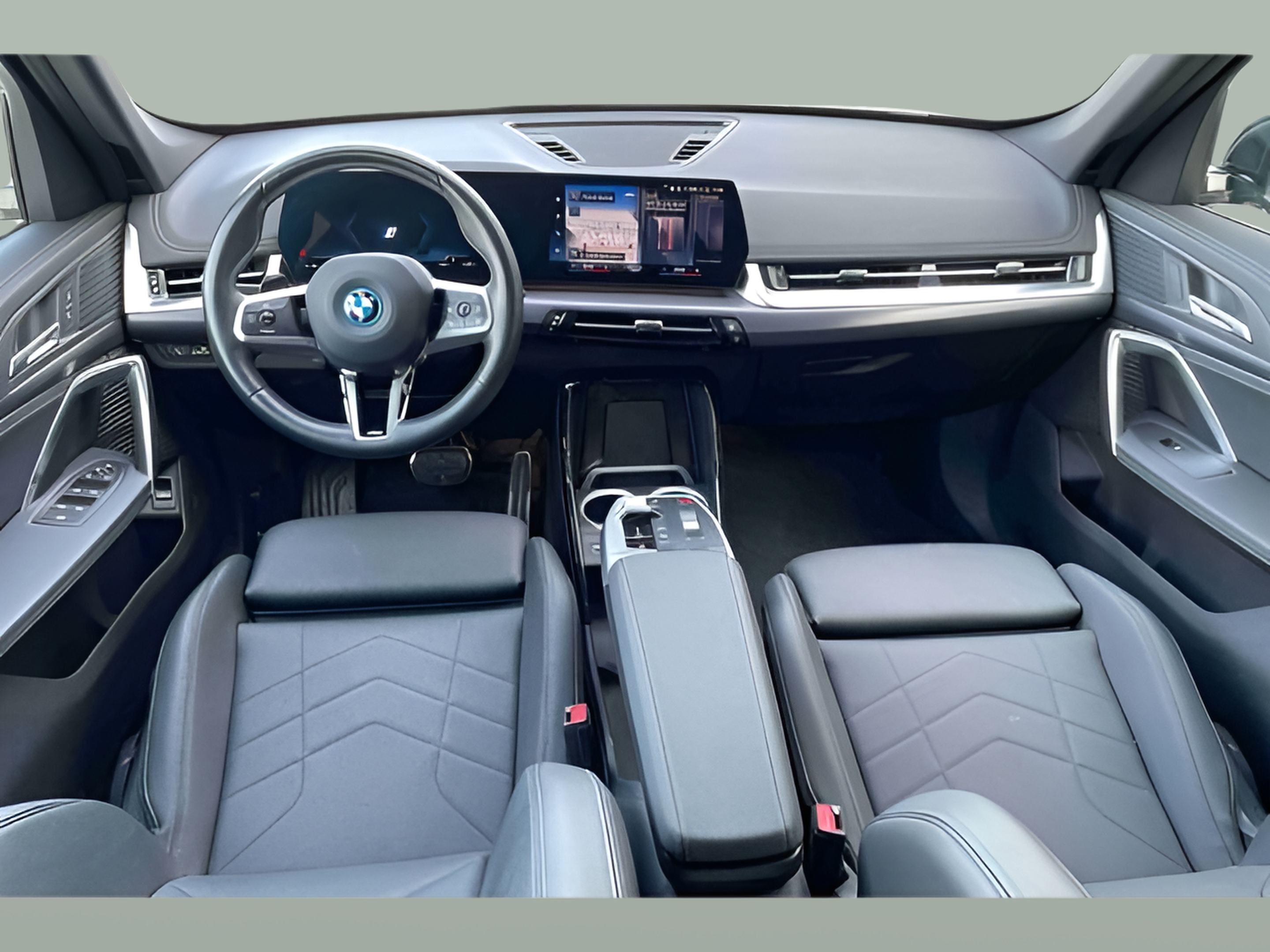 BMW iX1 xDrive30 color Negro. Año 2023. 230KW(313CV). Elétrico. En concesionario Santogal Carnaxide de Oeiras