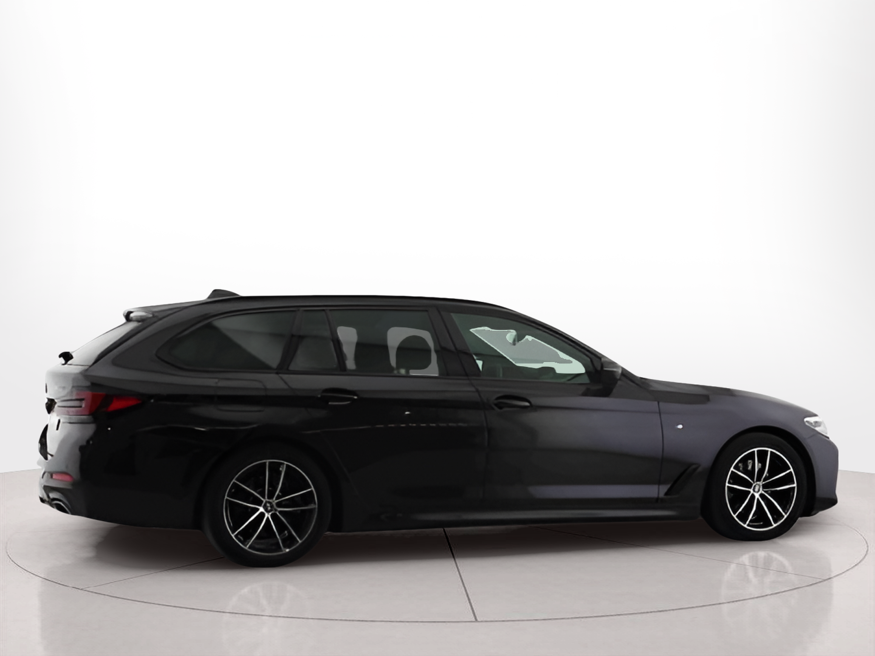 BMW Série 5 520d Touring color Gris. Año 2023. 140KW(190CV). Diesel. En concesionario Santogal Praça de Espanha - Lisboa de Lisboa