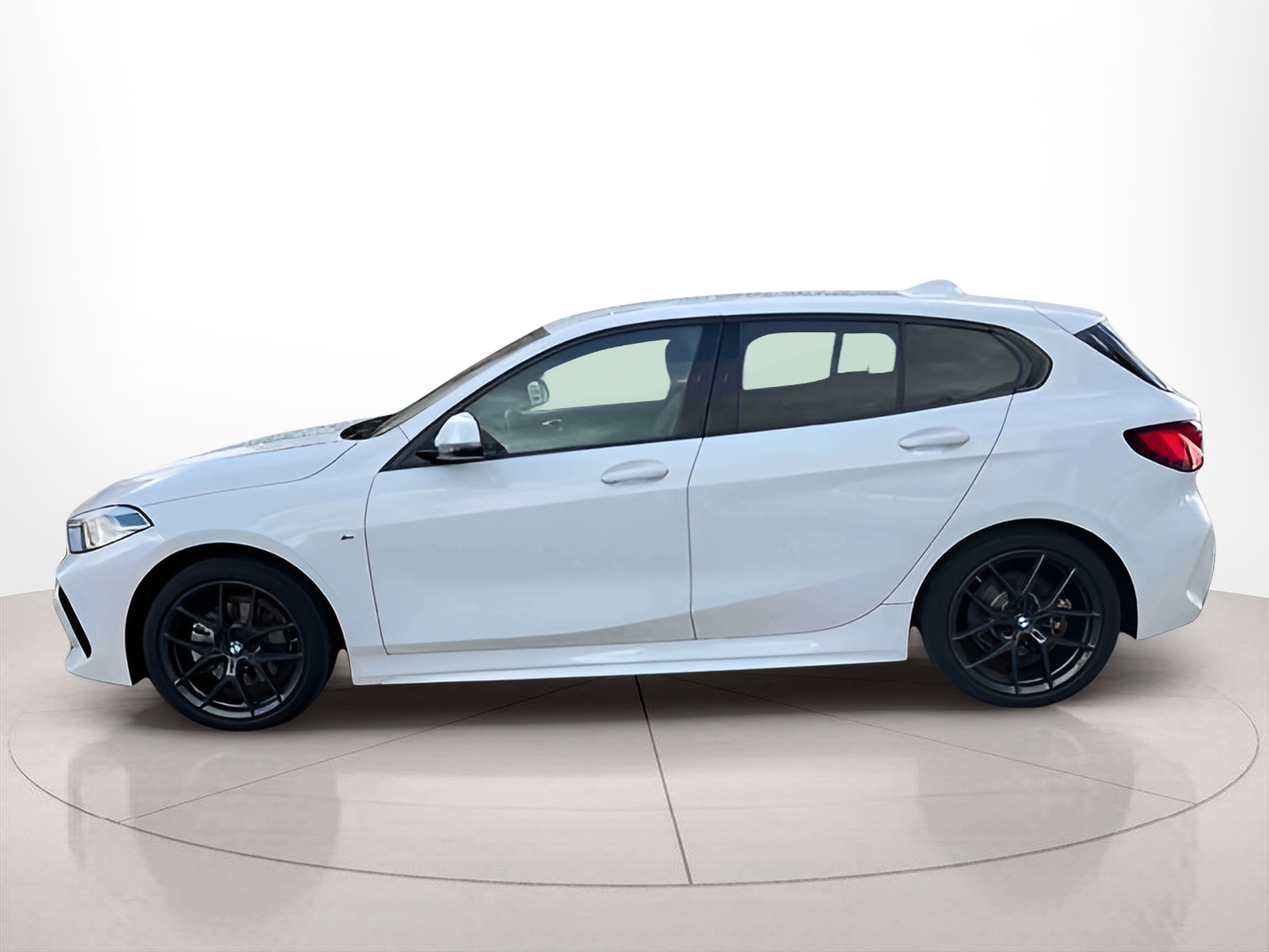 Fotos de BMW Série 1 116d color Blanco. Año 2024. 85KW(116CV). Diesel. En concesionario Santogal Setúbal de Setúbal