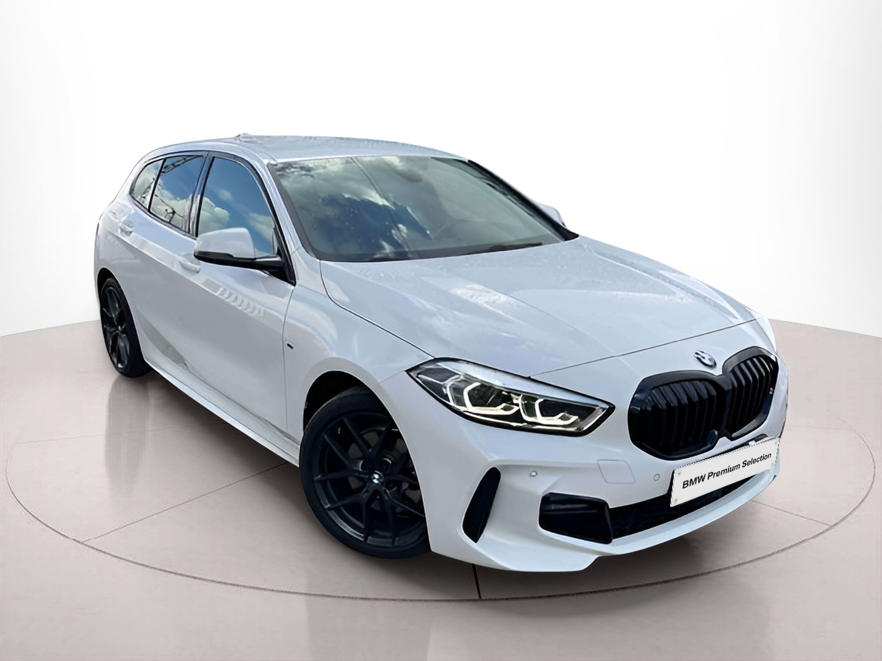 Fotos de BMW Série 1 116d color Blanco. Año 2024. 85KW(116CV). Diesel. En concesionario Santogal Setúbal de Setúbal
