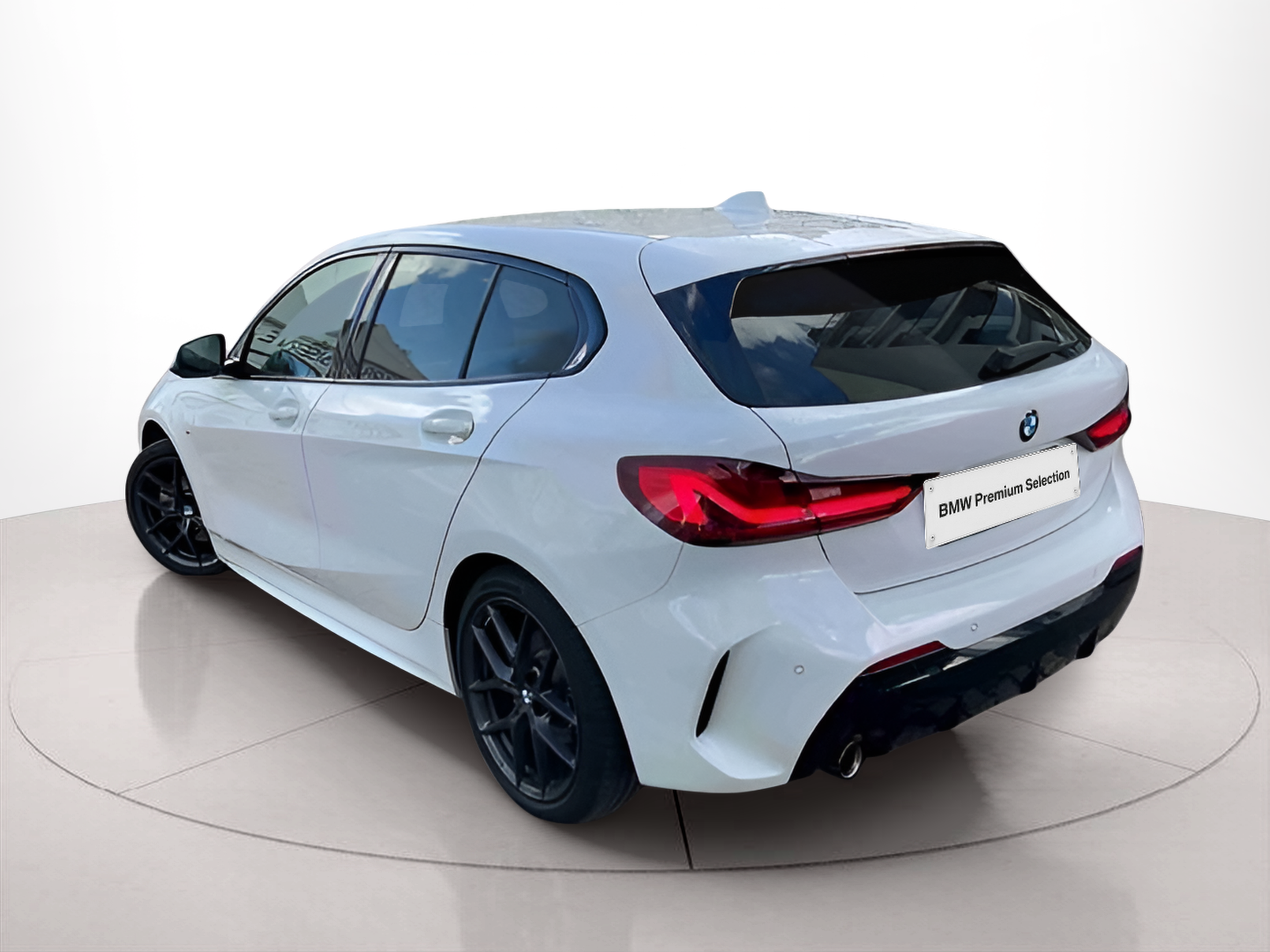 BMW Série 1 116d color Blanco. Año 2024. 85KW(116CV). Diesel. En concesionario Santogal Setúbal de Setúbal