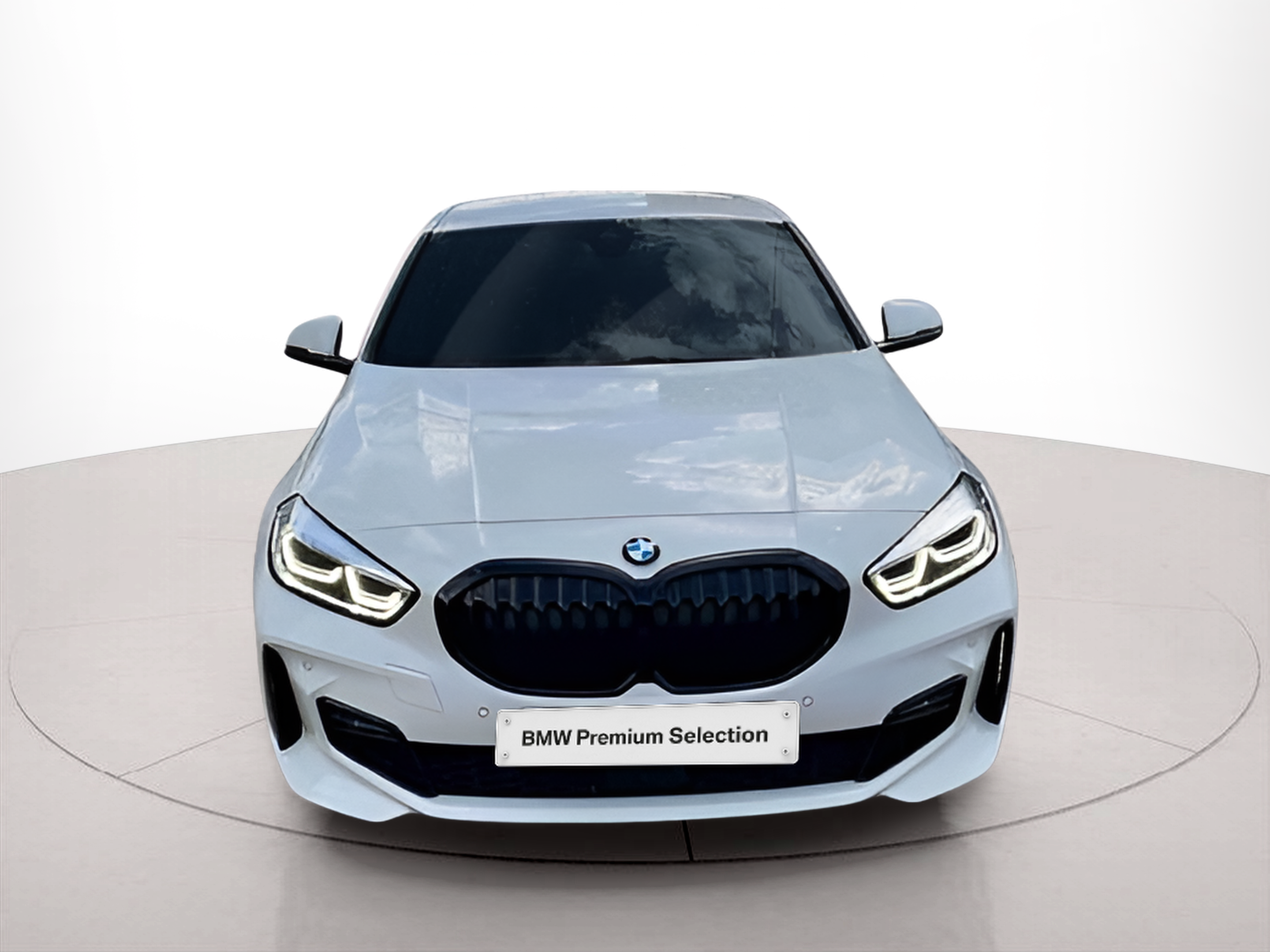 Fotos de BMW Série 1 116d color Blanco. Año 2024. 85KW(116CV). Diesel. En concesionario Santogal Setúbal de Setúbal