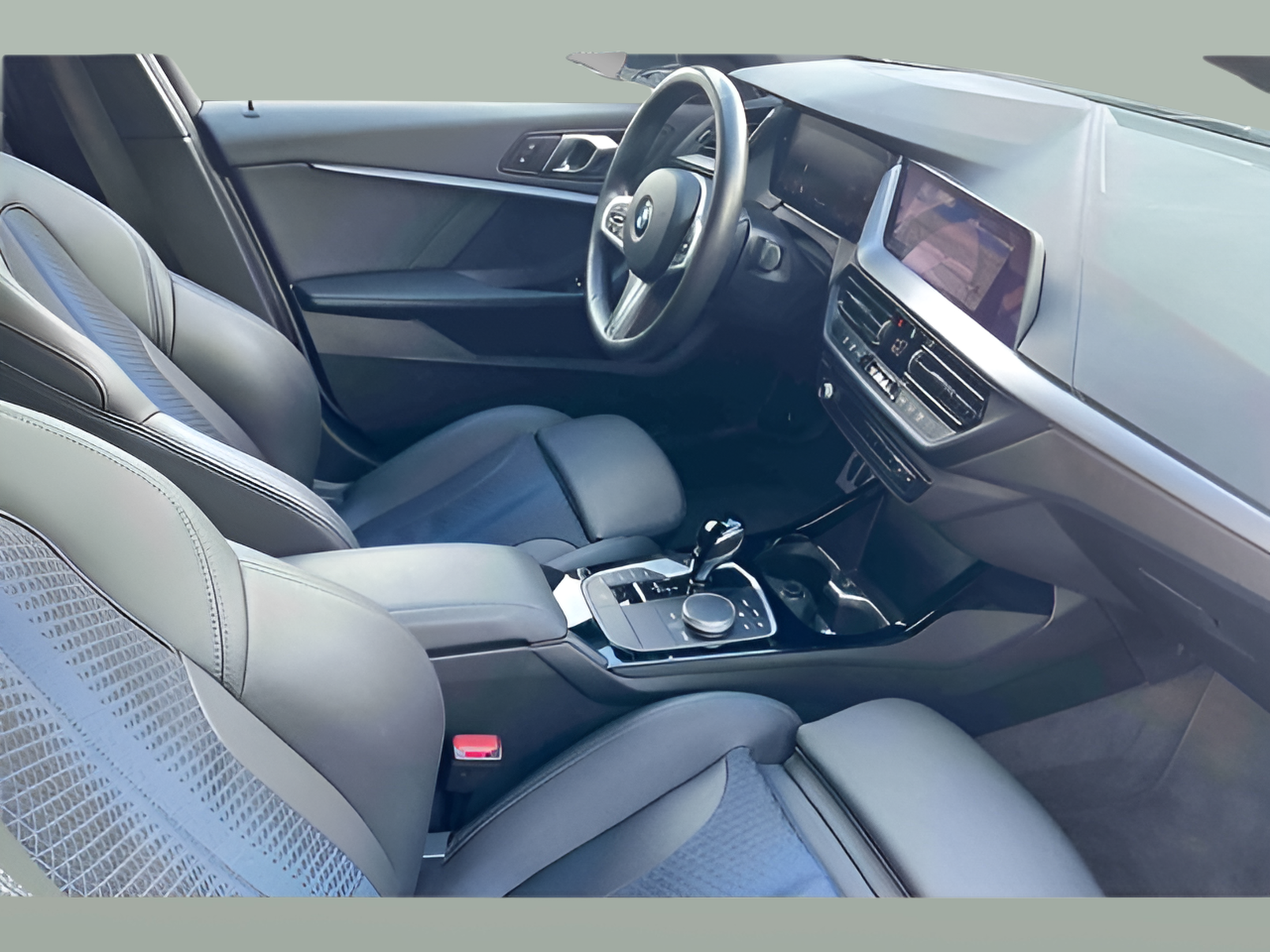 BMW Série 1 116d color Blanco. Año 2024. 85KW(116CV). Diesel. En concesionario Santogal Setúbal de Setúbal
