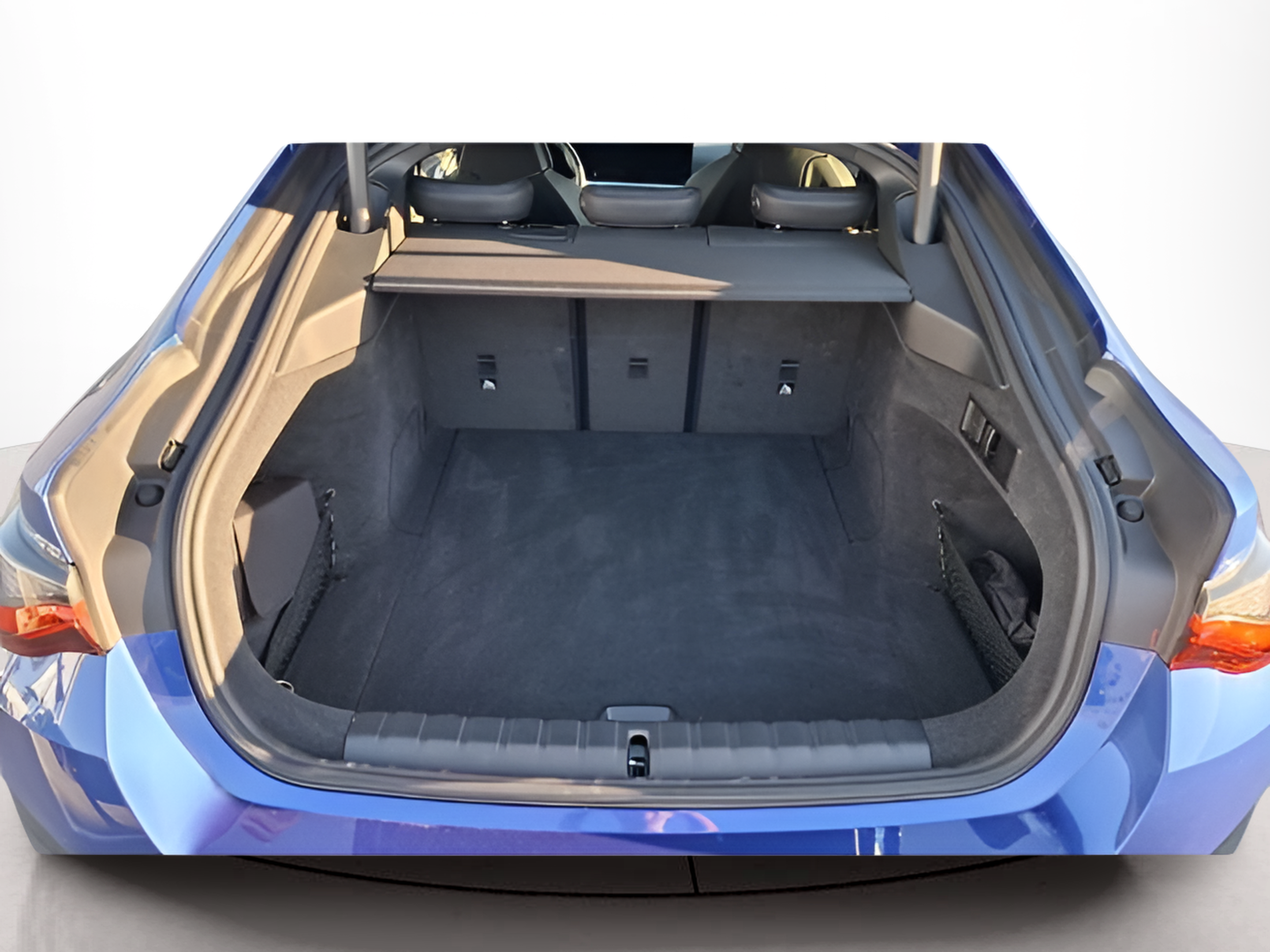 BMW i4 i4 M50 color Azul. Año 2022. 400KW(544CV). Elétrico. En concesionario Santogal Carnaxide de Oeiras