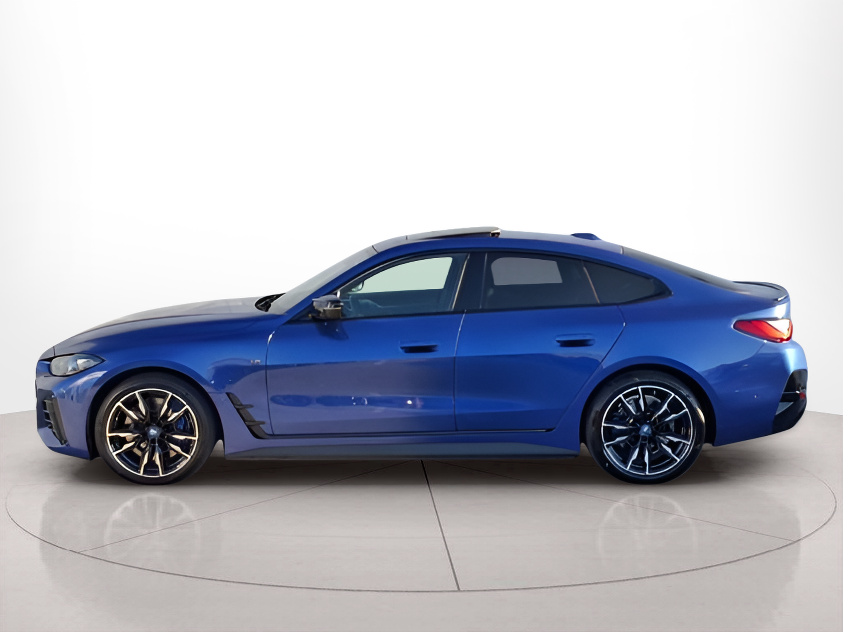 BMW i4 i4 M50 color Azul. Año 2022. 400KW(544CV). Elétrico. En concesionario Santogal Carnaxide de Oeiras