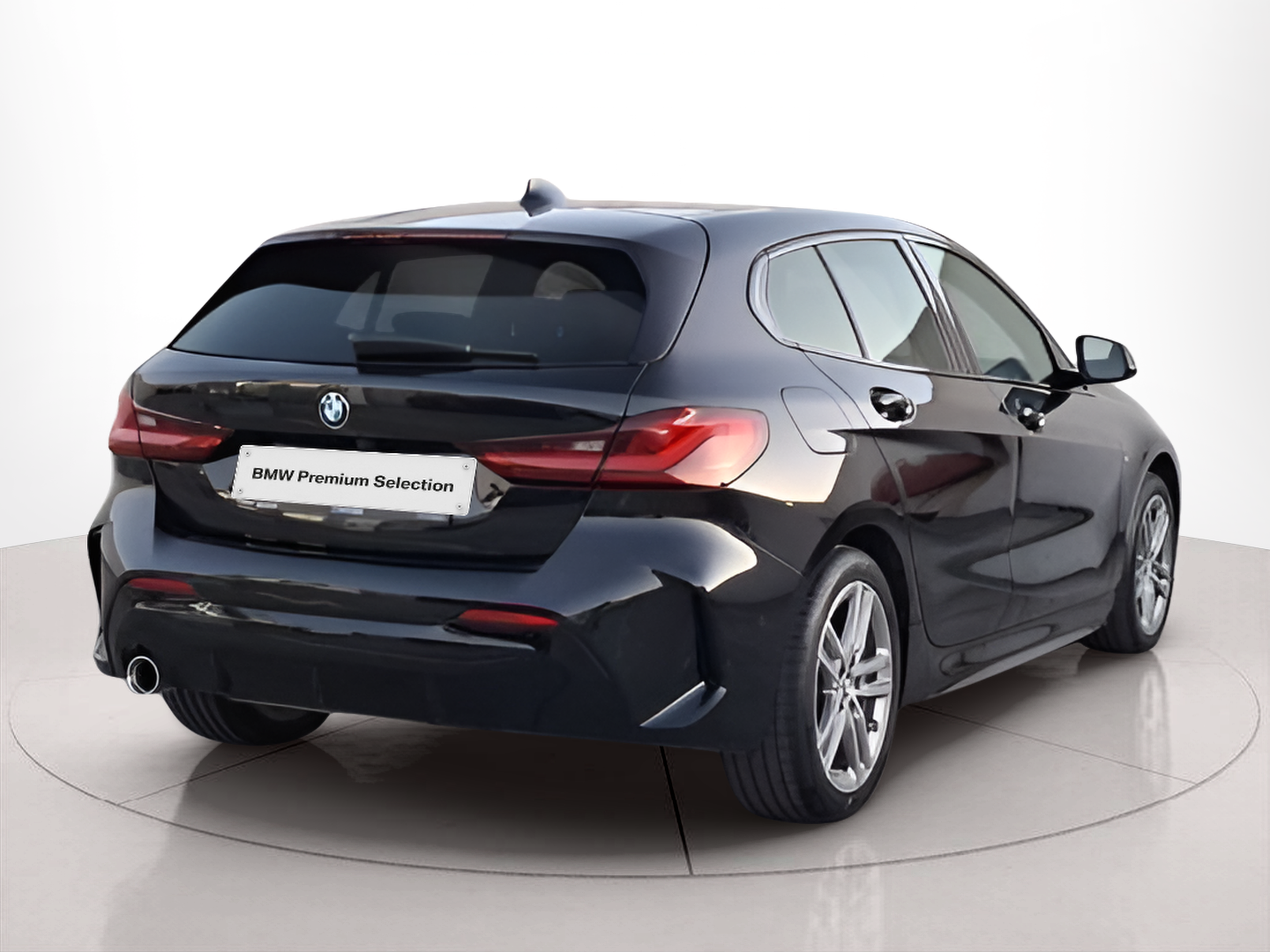 BMW Série 1 116d color Negro. Año 2024. 85KW(116CV). Diesel. En concesionario Santogal Carnaxide de Oeiras