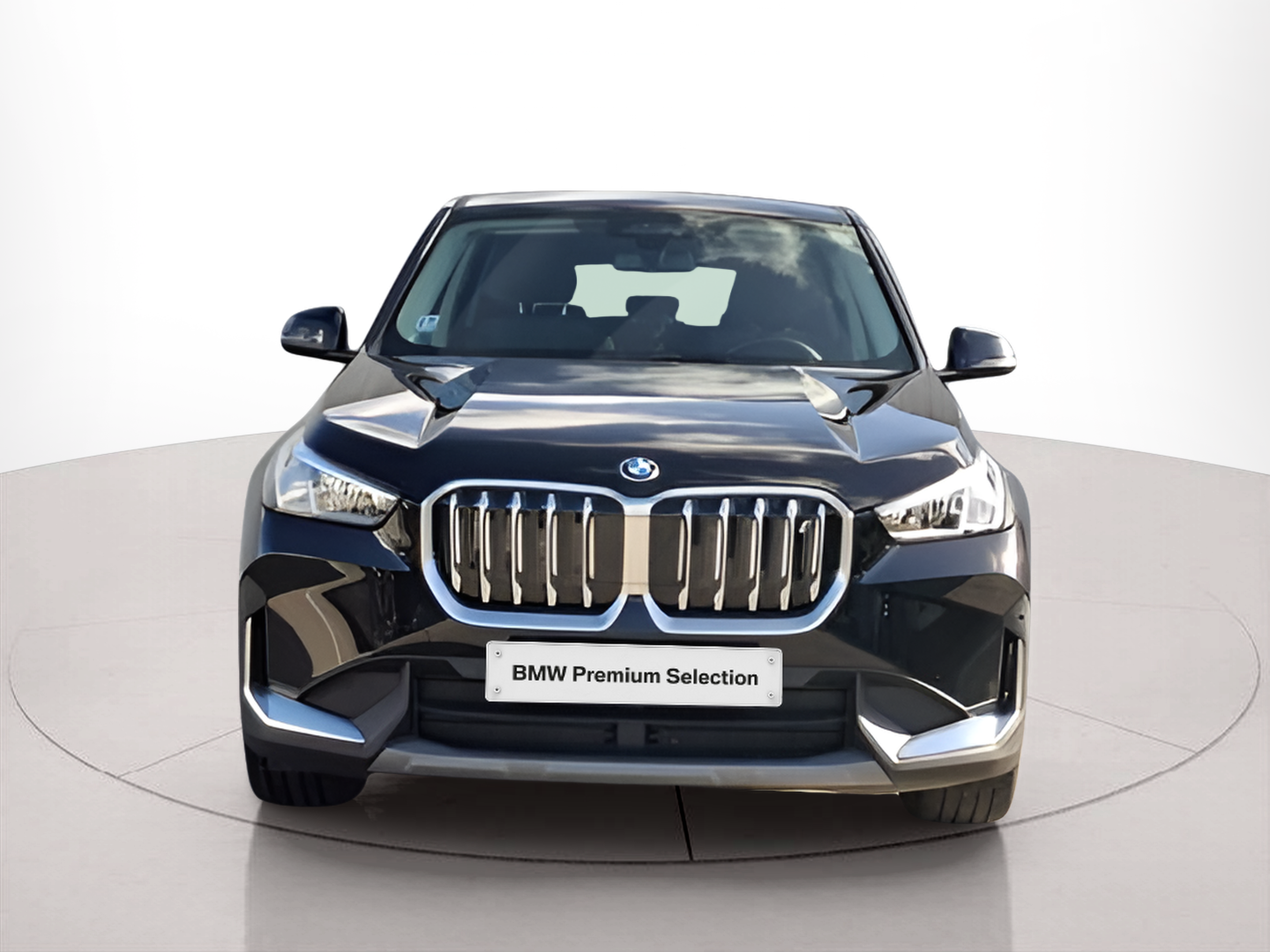 Fotos de BMW iX1 xDrive30 color Negro. Año 2023. 230KW(313CV). Elétrico. En concesionario Santogal Carnaxide de Oeiras