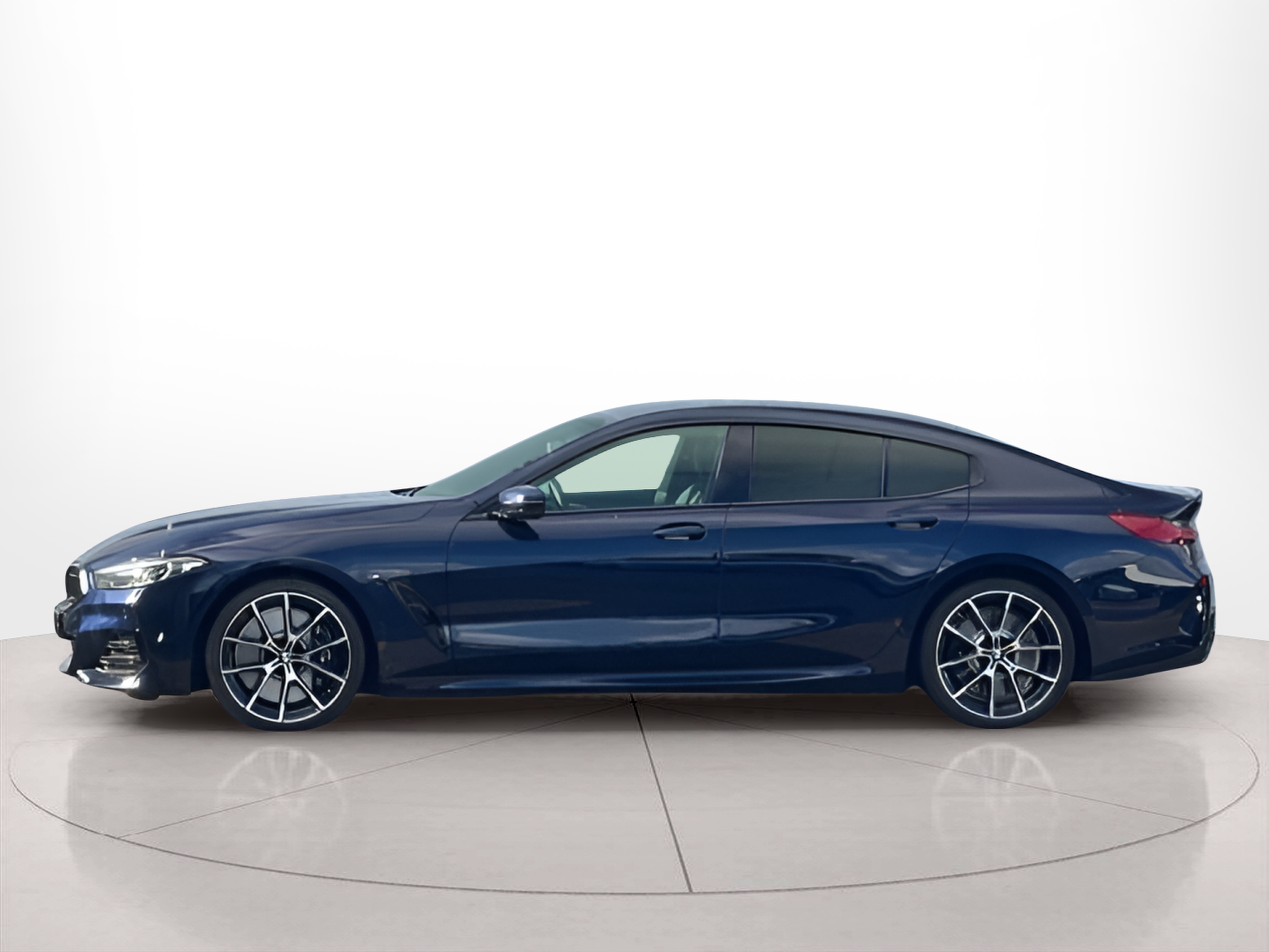 Fotos de BMW Série 8 840d Coupe color Azul. Año 2023. 250KW(340CV). Diesel. En concesionario Santogal Praça de Espanha - Lisboa de Lisboa