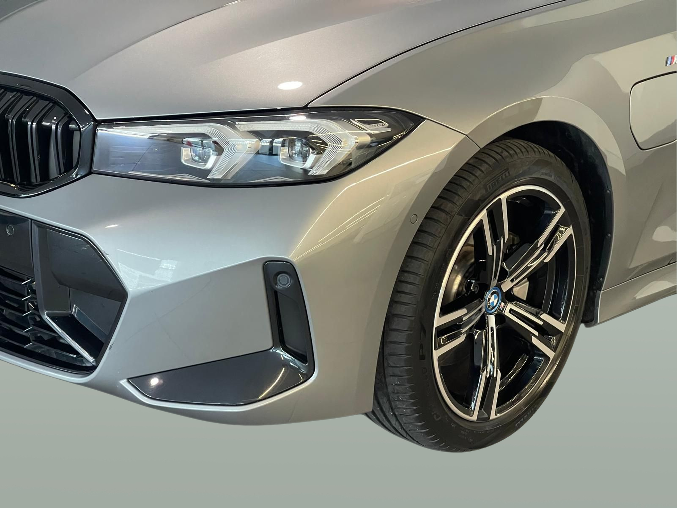 BMW Série 3 320e Touring color Gris. Año 2024. 150KW(204CV). Elétrico / Gasolina Híbrido. En concesionario Santogal Carnaxide de Oeiras