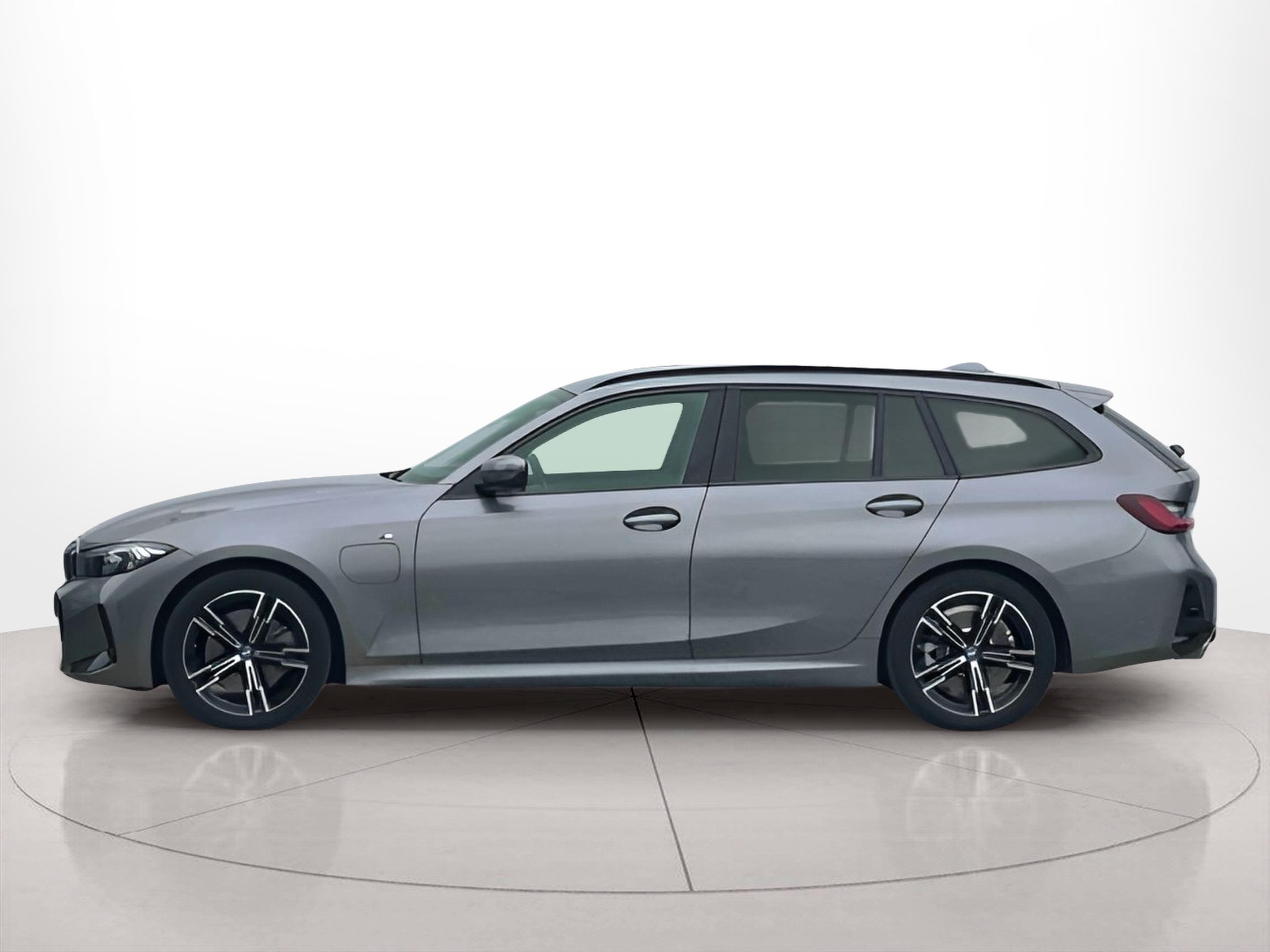 Fotos de BMW Série 3 320e Touring color Gris. Año 2024. 150KW(204CV). Elétrico / Gasolina Híbrido. En concesionario Santogal Praça de Espanha - Lisboa de Lisboa