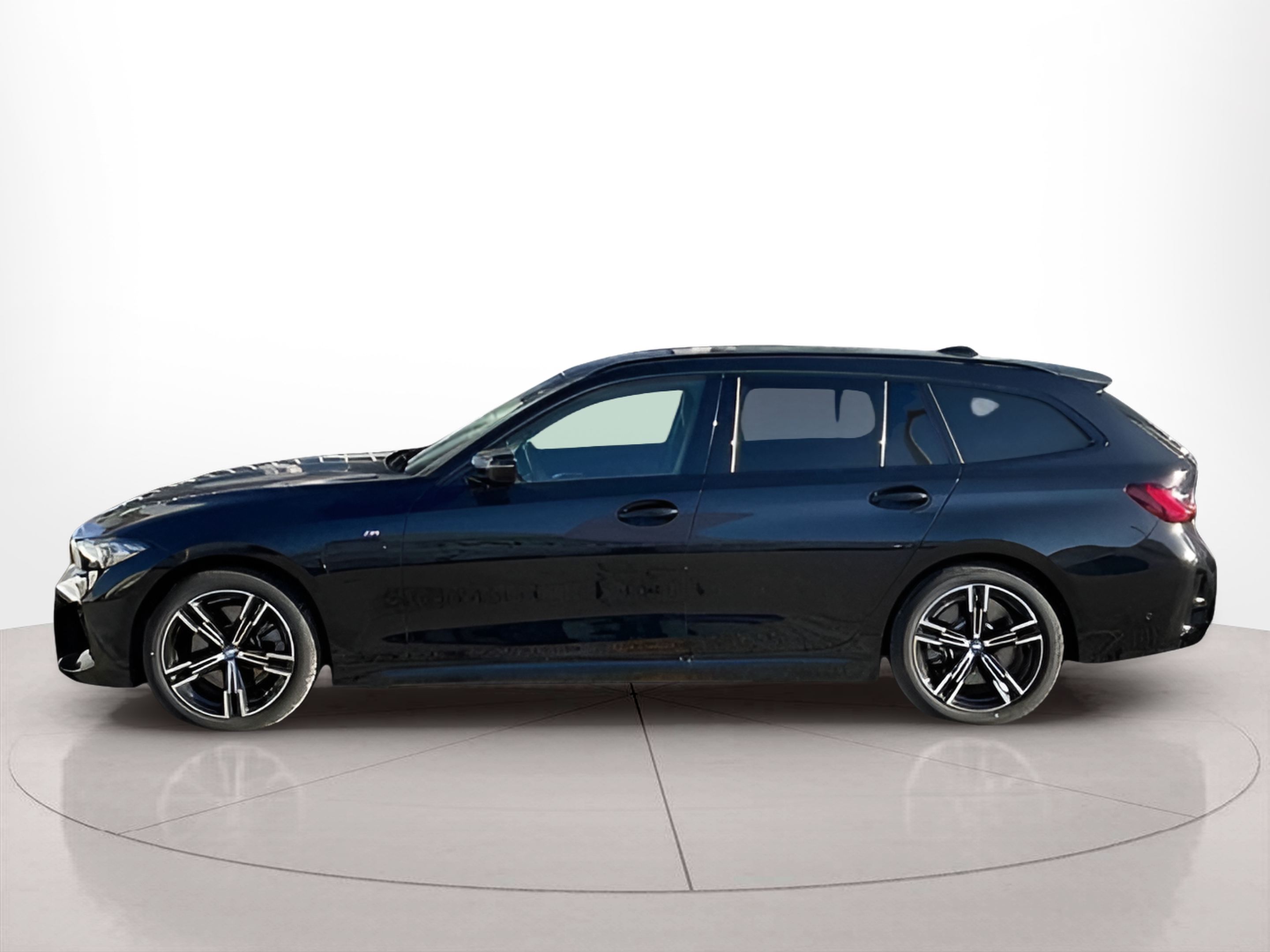 Fotos de BMW Série 3 320e Touring color Negro. Año 2024. 150KW(204CV). Elétrico / Gasolina Híbrido. En concesionario Santogal Setúbal de Setúbal