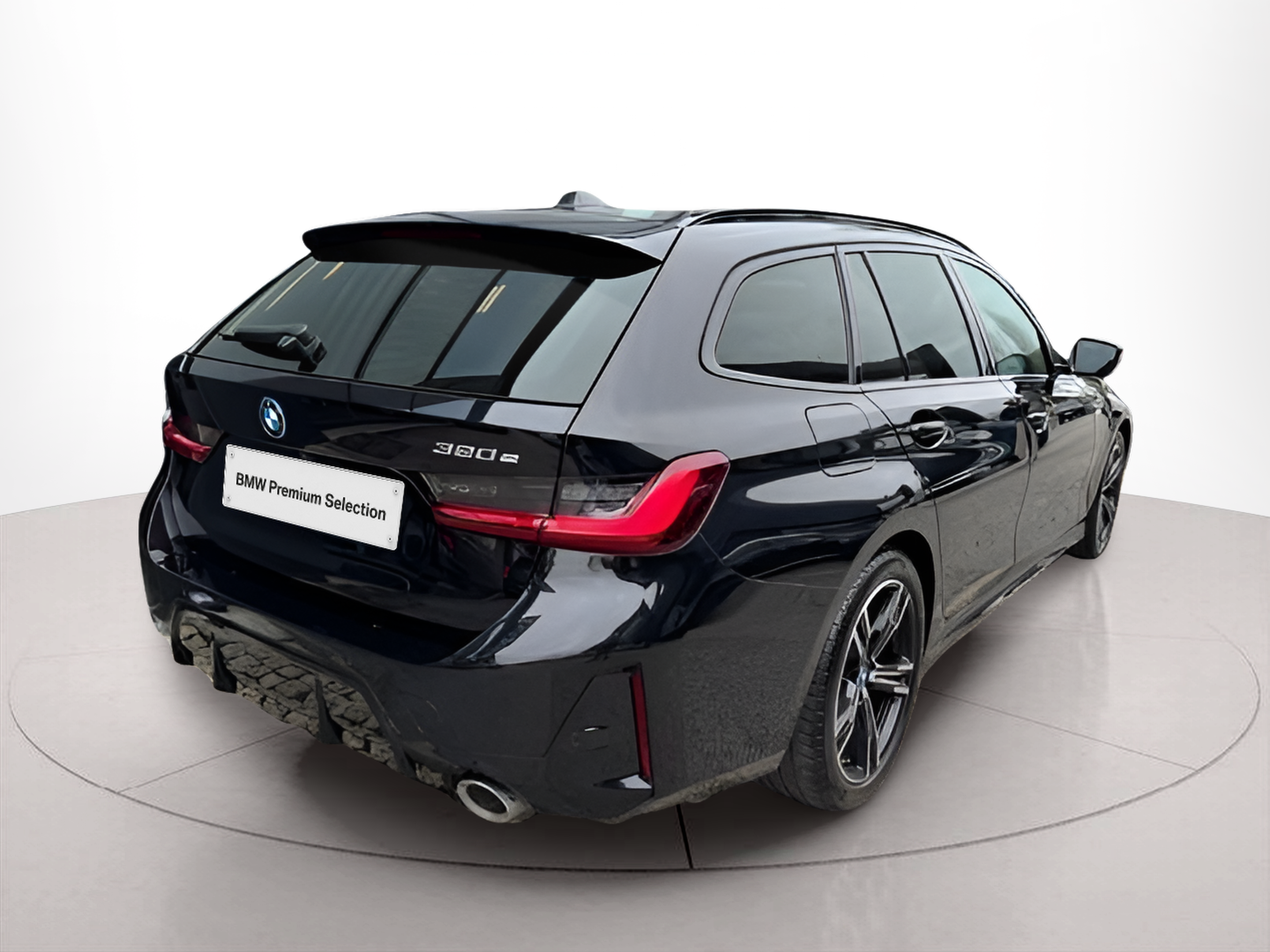 BMW Série 3 320e Touring color Negro. Año 2024. 150KW(204CV). Elétrico / Gasolina Híbrido. En concesionario Santogal Oeiras de Oeiras