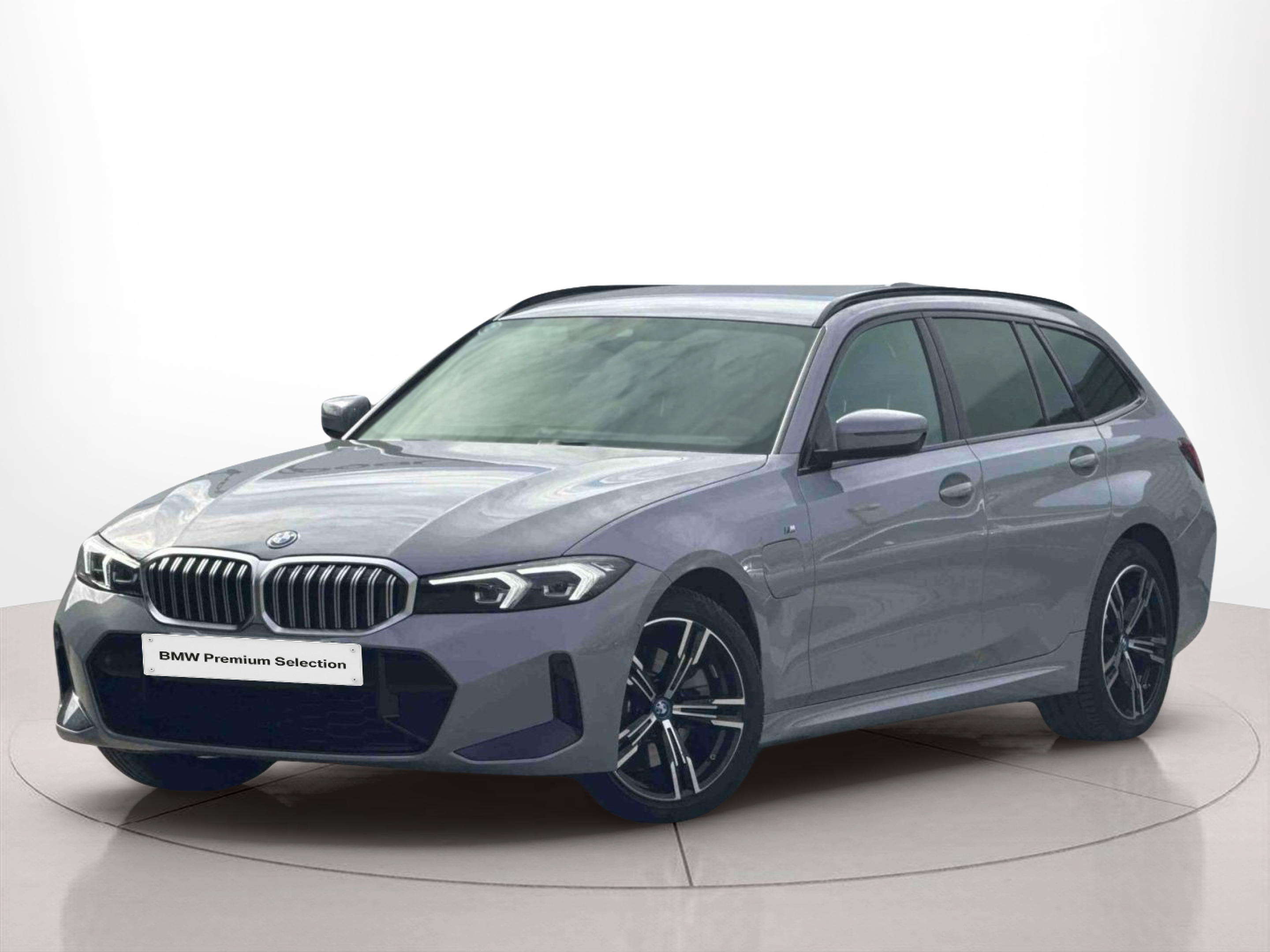 BMW Série 3 320e Touring color Gris. Año 2024. 150KW(204CV). Elétrico / Gasolina Híbrido. En concesionario Santogal Praça de Espanha - Lisboa de Lisboa