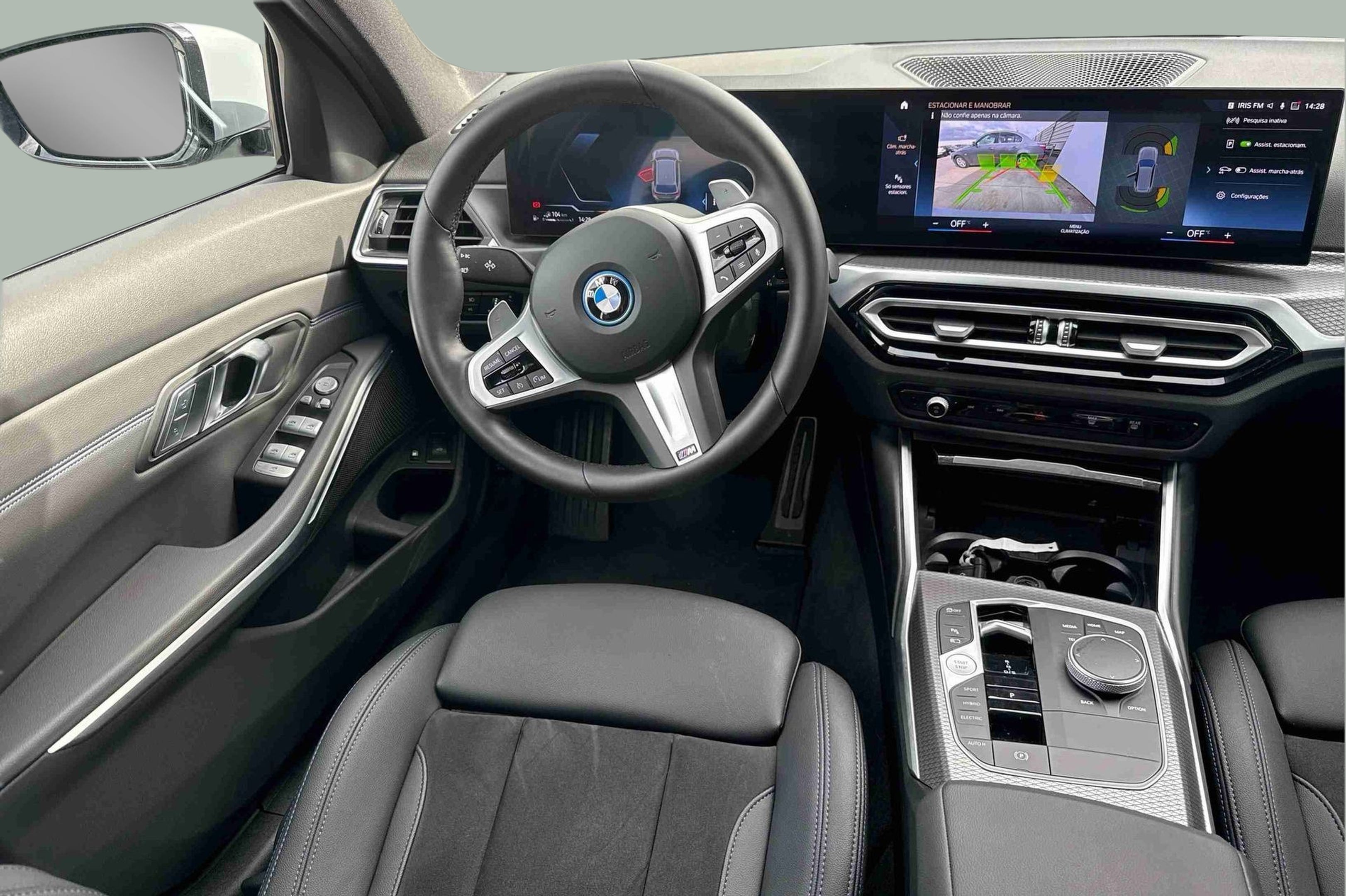 BMW Série 3 320e Touring color Gris. Año 2024. 150KW(204CV). Elétrico / Gasolina Híbrido. En concesionario Santogal Praça de Espanha - Lisboa de Lisboa