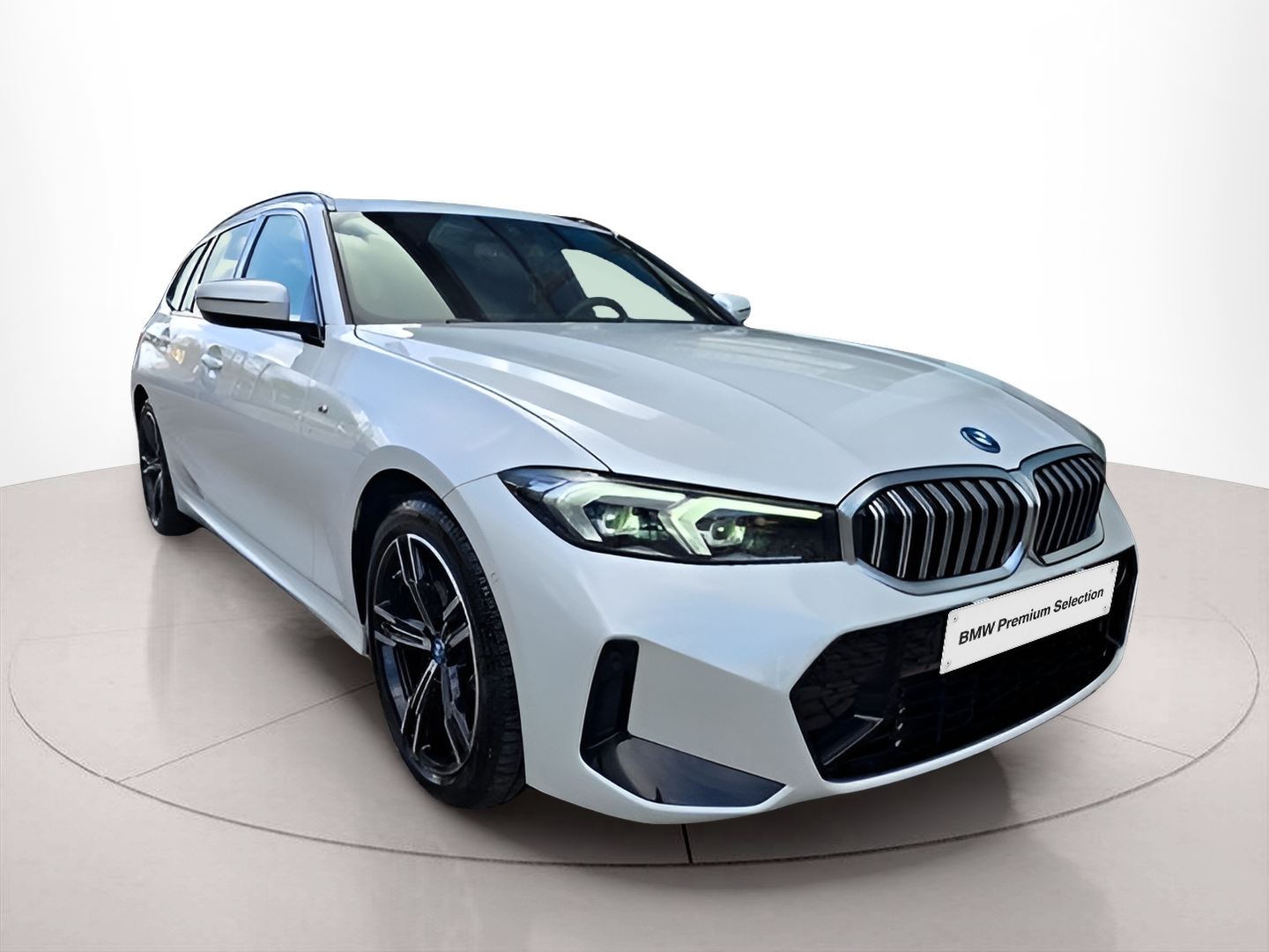 Fotos de BMW Série 3 320e Touring color Blanco. Año 2024. 150KW(204CV). Elétrico / Gasolina Híbrido. En concesionario Santogal Oeiras de Oeiras