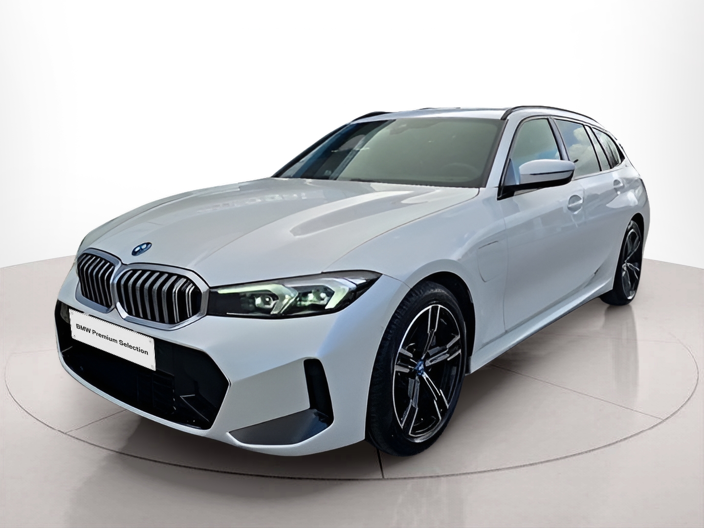 Fotos de BMW Série 3 320e Touring color Blanco. Año 2024. 150KW(204CV). Elétrico / Gasolina Híbrido. En concesionario Santogal Oeiras de Oeiras
