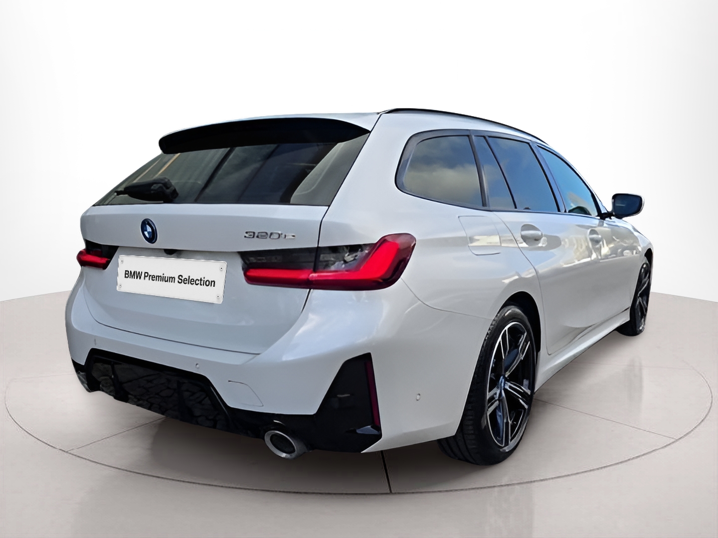 BMW Série 3 320e Touring color Blanco. Año 2024. 150KW(204CV). Elétrico / Gasolina Híbrido. En concesionario Santogal Oeiras de Oeiras