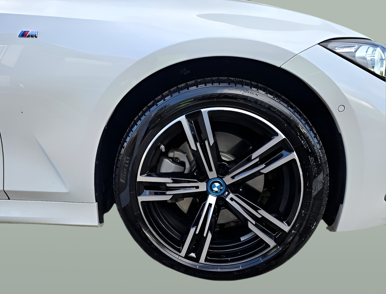 BMW Série 3 320e Touring color Blanco. Año 2024. 150KW(204CV). Elétrico / Gasolina Híbrido. En concesionario Santogal Oeiras de Oeiras