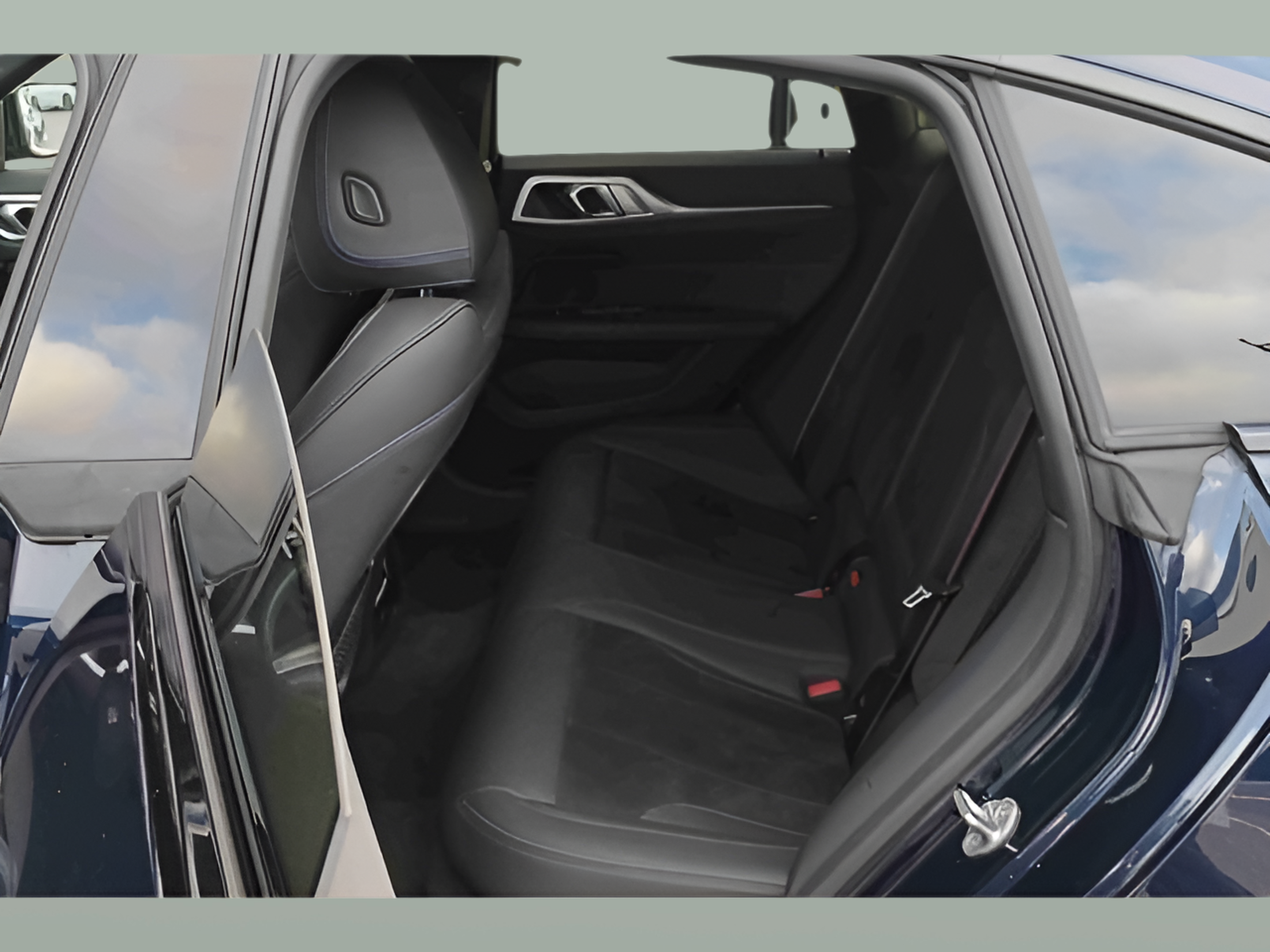 BMW i4 i4 eDrive40 color Azul. Año 2023. 250KW(340CV). Elétrico. En concesionario Santogal Seixal de Seixal