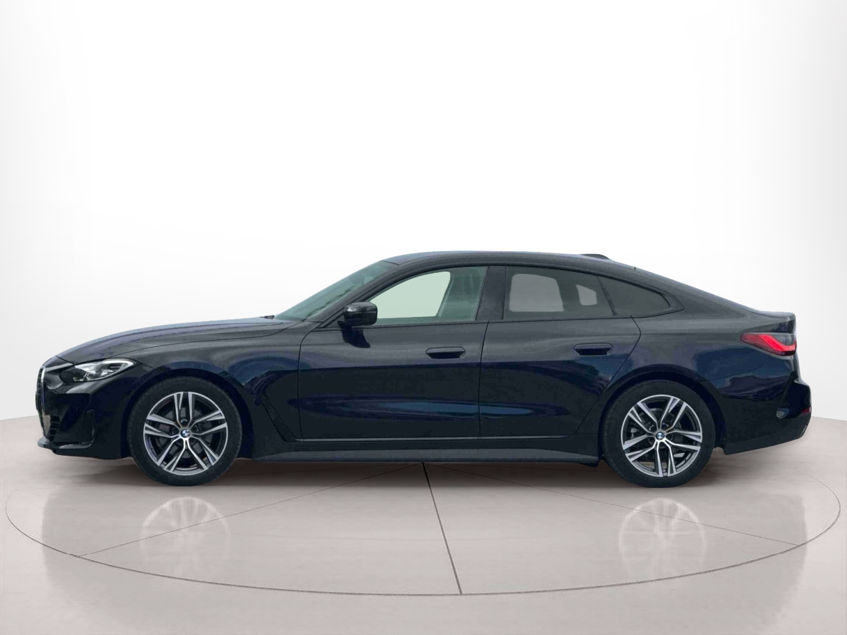 BMW Série 4 420d Gran Coupe color Negro. Año 2022. 140KW(190CV). Diesel. En concesionario Santogal Praça de Espanha - Lisboa de Lisboa