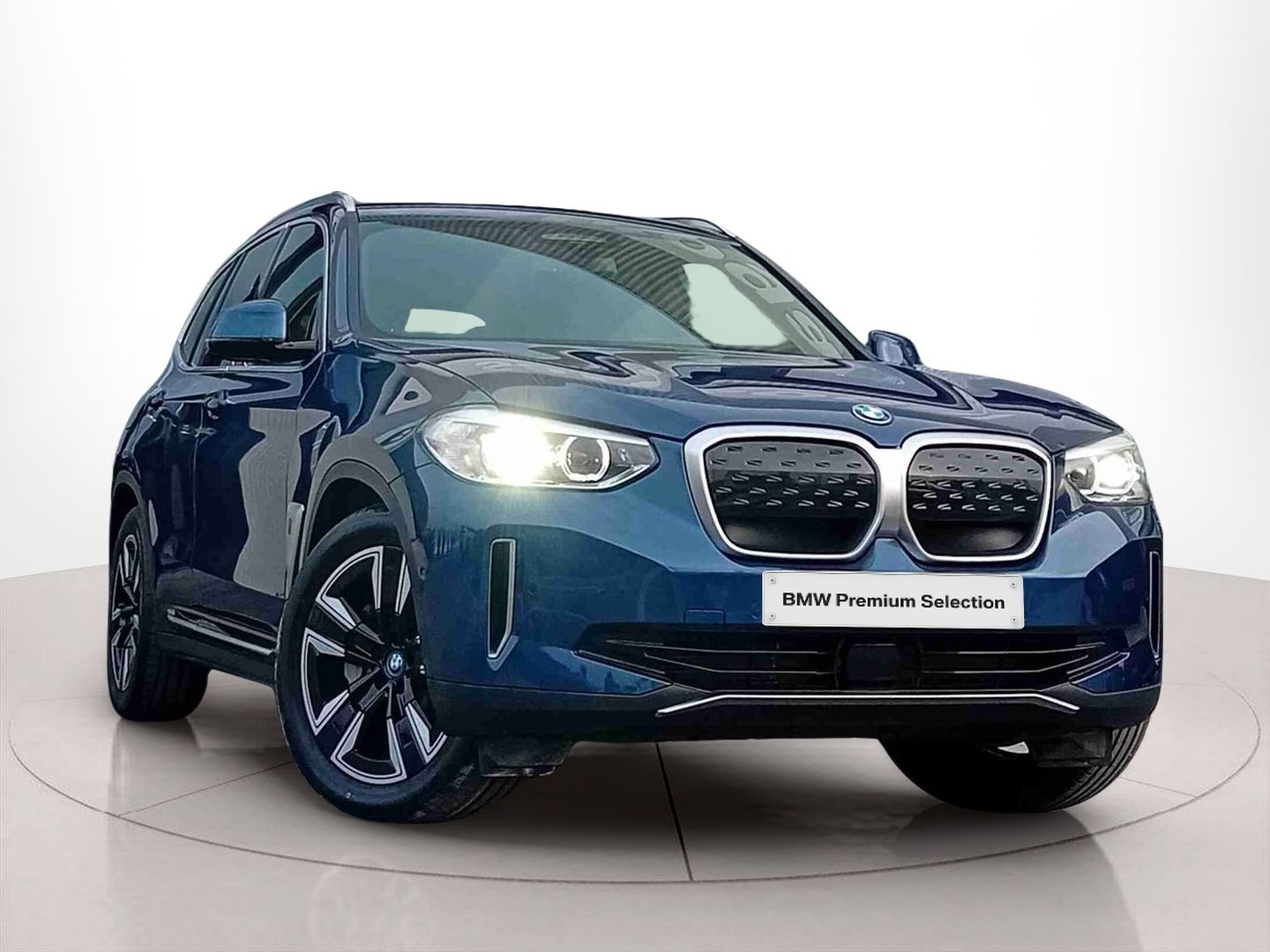 Fotos de BMW iX3 iX3 80 kWh color Azul. Año 2022. 210KW(286CV). Elétrico. En concesionario Santogal Seixal de Seixal
