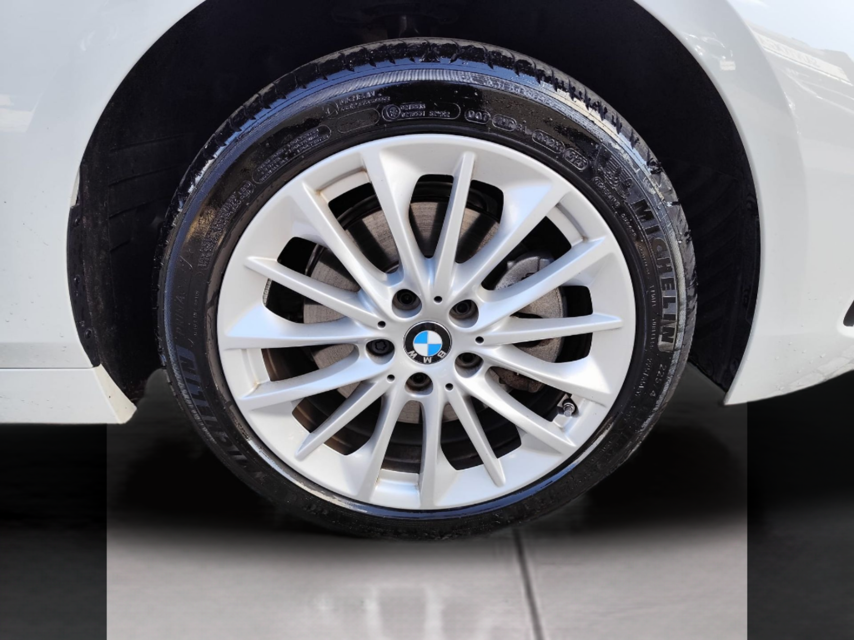 BMW Série 1 116i color Blanco. Año 2024. 80KW(109CV). Gasolina. En concesionario Santogal Oeiras de Oeiras