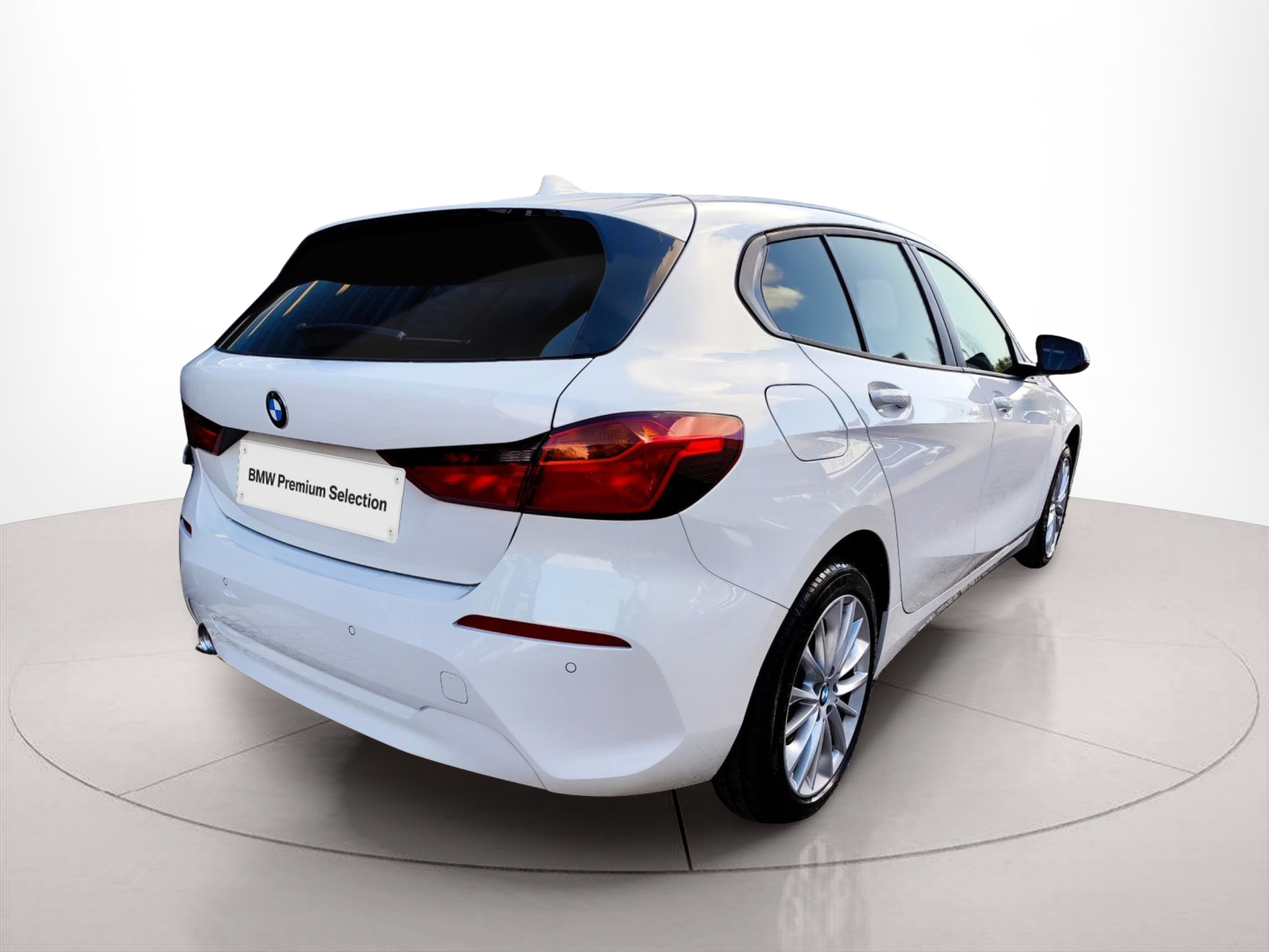 BMW Série 1 116i color Blanco. Año 2024. 80KW(109CV). Gasolina. En concesionario Santogal Oeiras de Oeiras