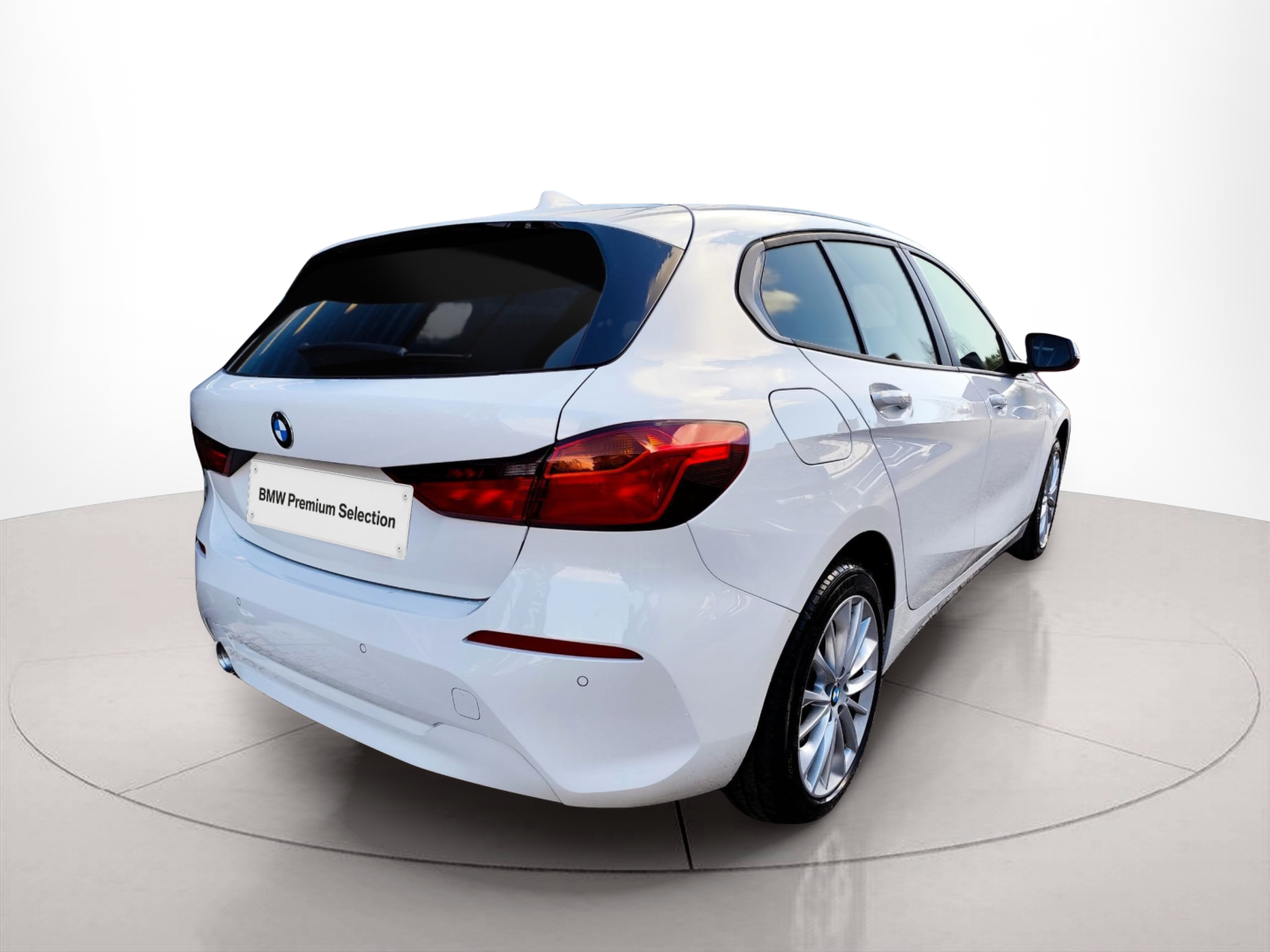 BMW Série 1 116i color Blanco. Año 2024. 80KW(109CV). Gasolina. En concesionario Santogal Oeiras de Oeiras