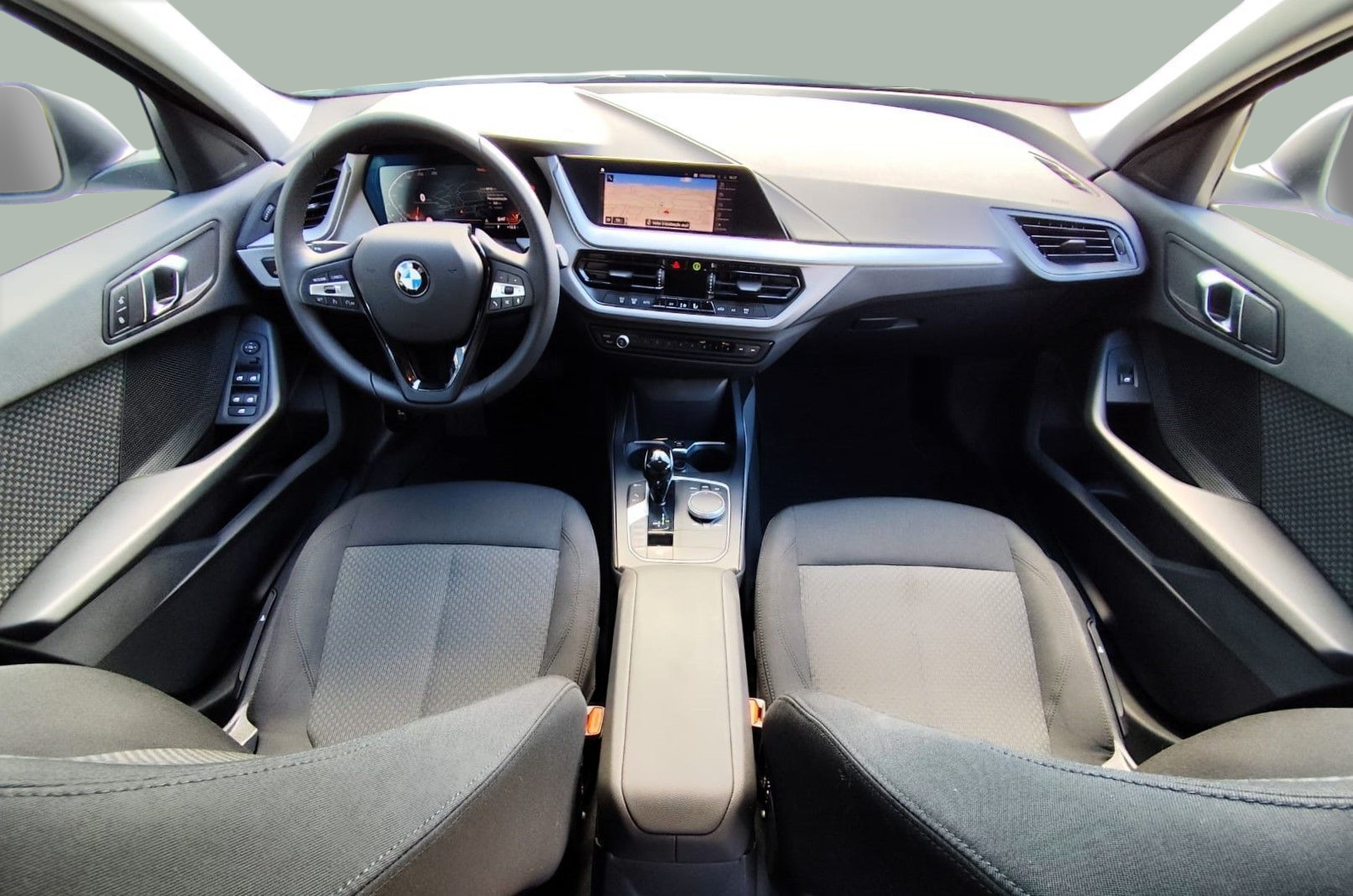 BMW Série 1 116i color Blanco. Año 2024. 80KW(109CV). Gasolina. En concesionario Santogal Oeiras de Oeiras