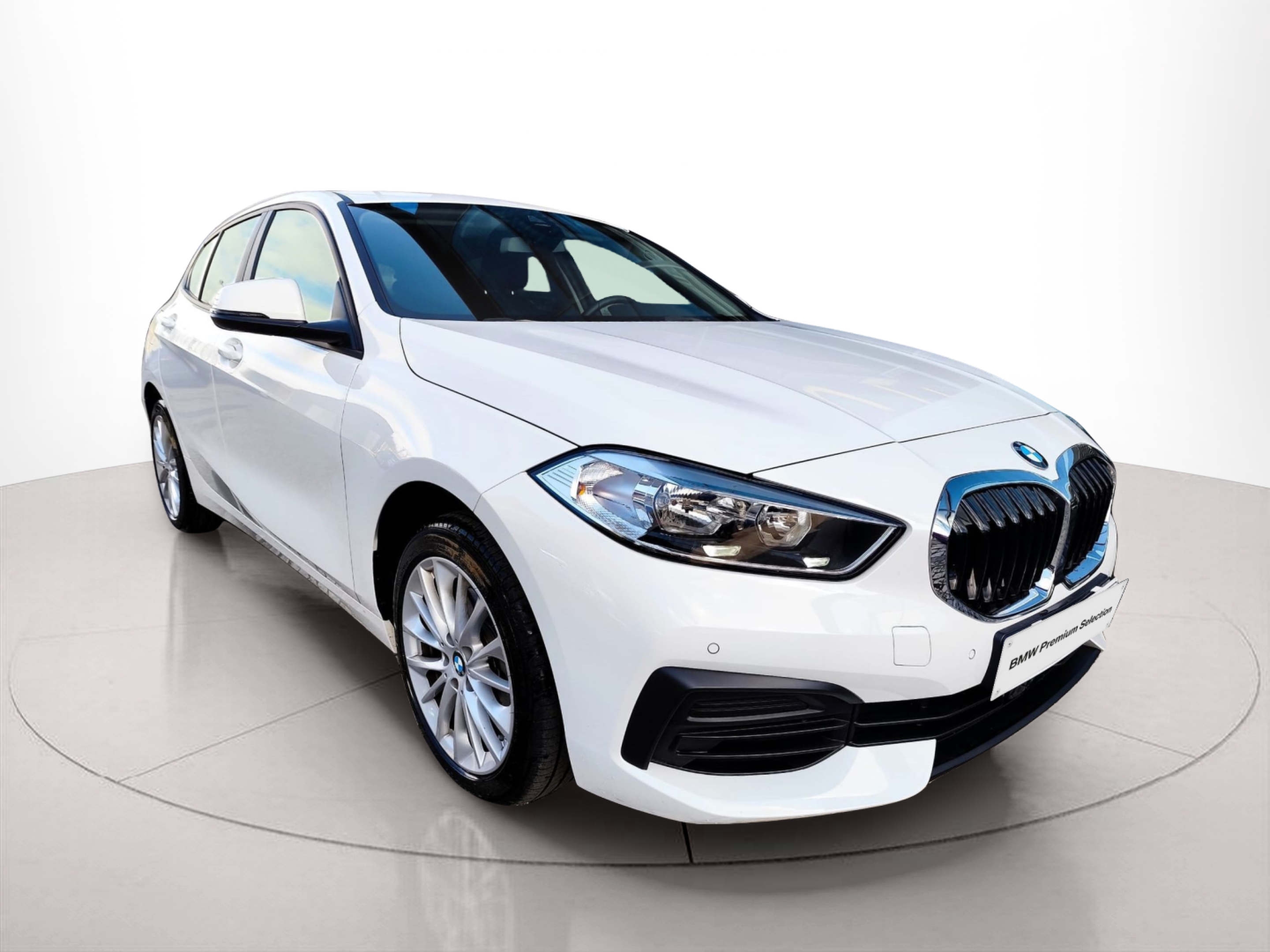 Fotos de BMW Série 1 116i color Blanco. Año 2024. 80KW(109CV). Gasolina. En concesionario Santogal Oeiras de Oeiras
