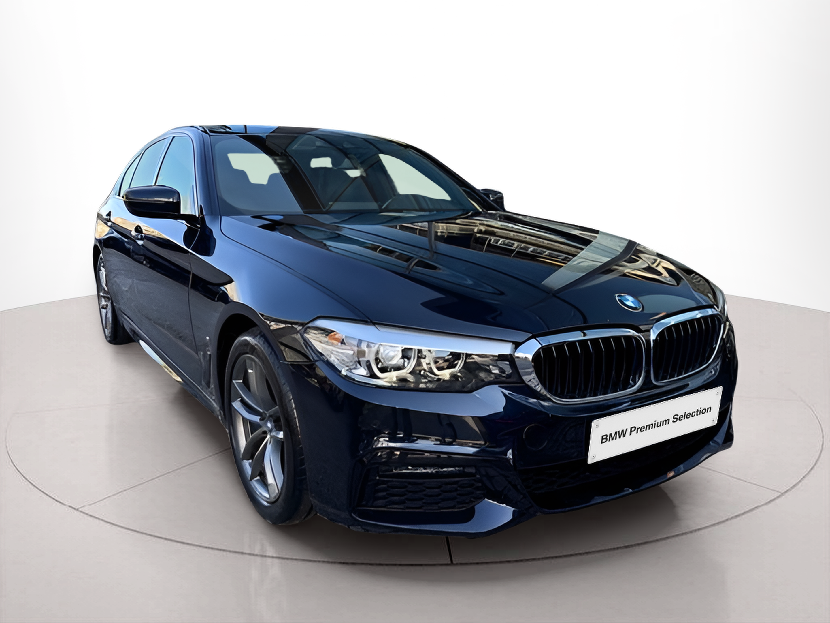 BMW Série 5 530e Berlina color Negro. Año 2019. 185KW(252CV). Elétrico / Gasolina Híbrido. En concesionario Santogal Oeiras de Oeiras