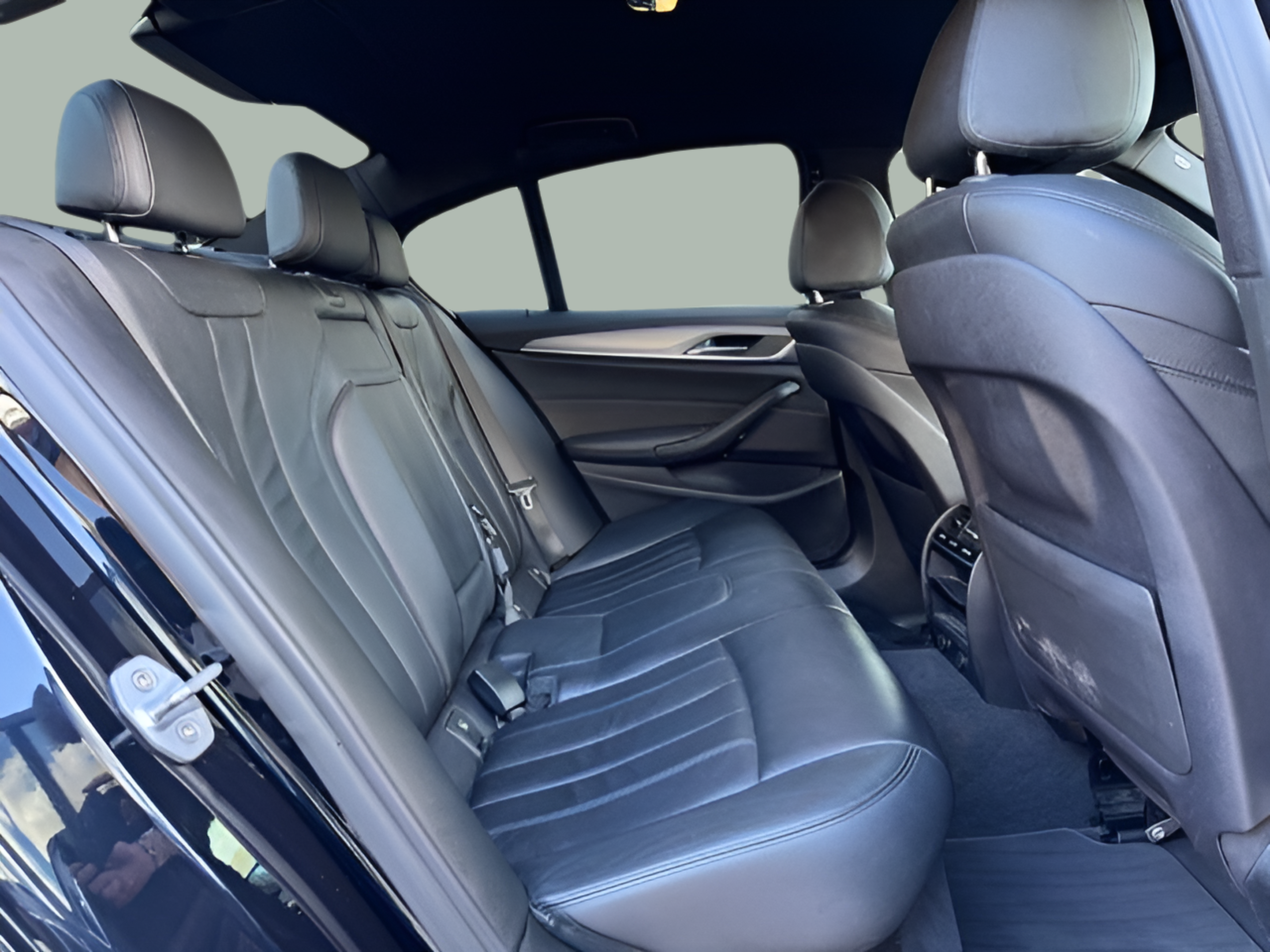 BMW Série 5 530e Berlina color Negro. Año 2019. 185KW(252CV). Elétrico / Gasolina Híbrido. En concesionario Santogal Oeiras de Oeiras