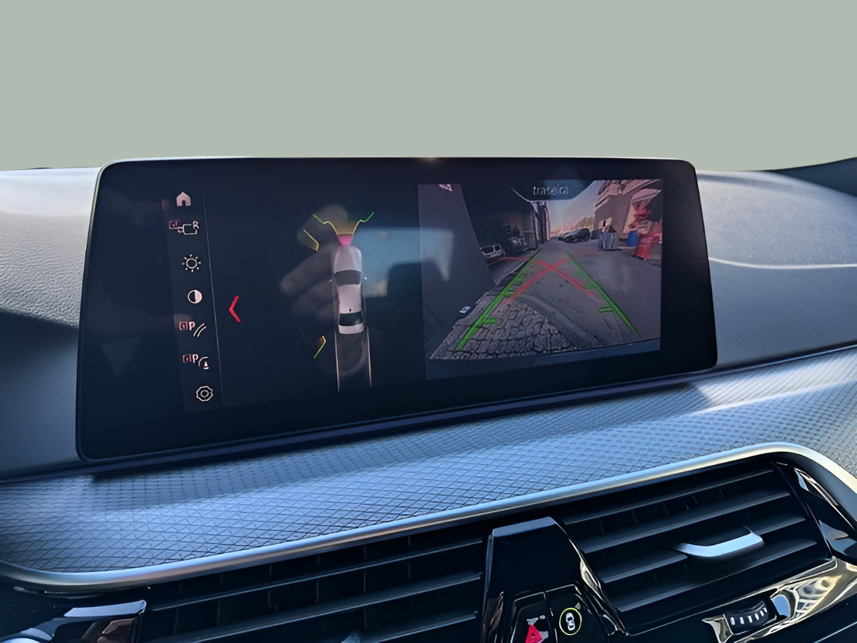 BMW Série 5 530e Berlina color Negro. Año 2019. 185KW(252CV). Elétrico / Gasolina Híbrido. En concesionario Santogal Oeiras de Oeiras